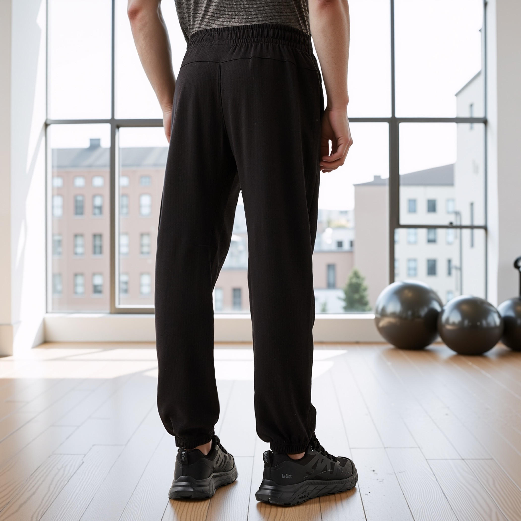 بنطلون رياضي بقصة عادية مع رباط إغلاق-men-clothing-sportswearandactivewear-tracksuits-image-3