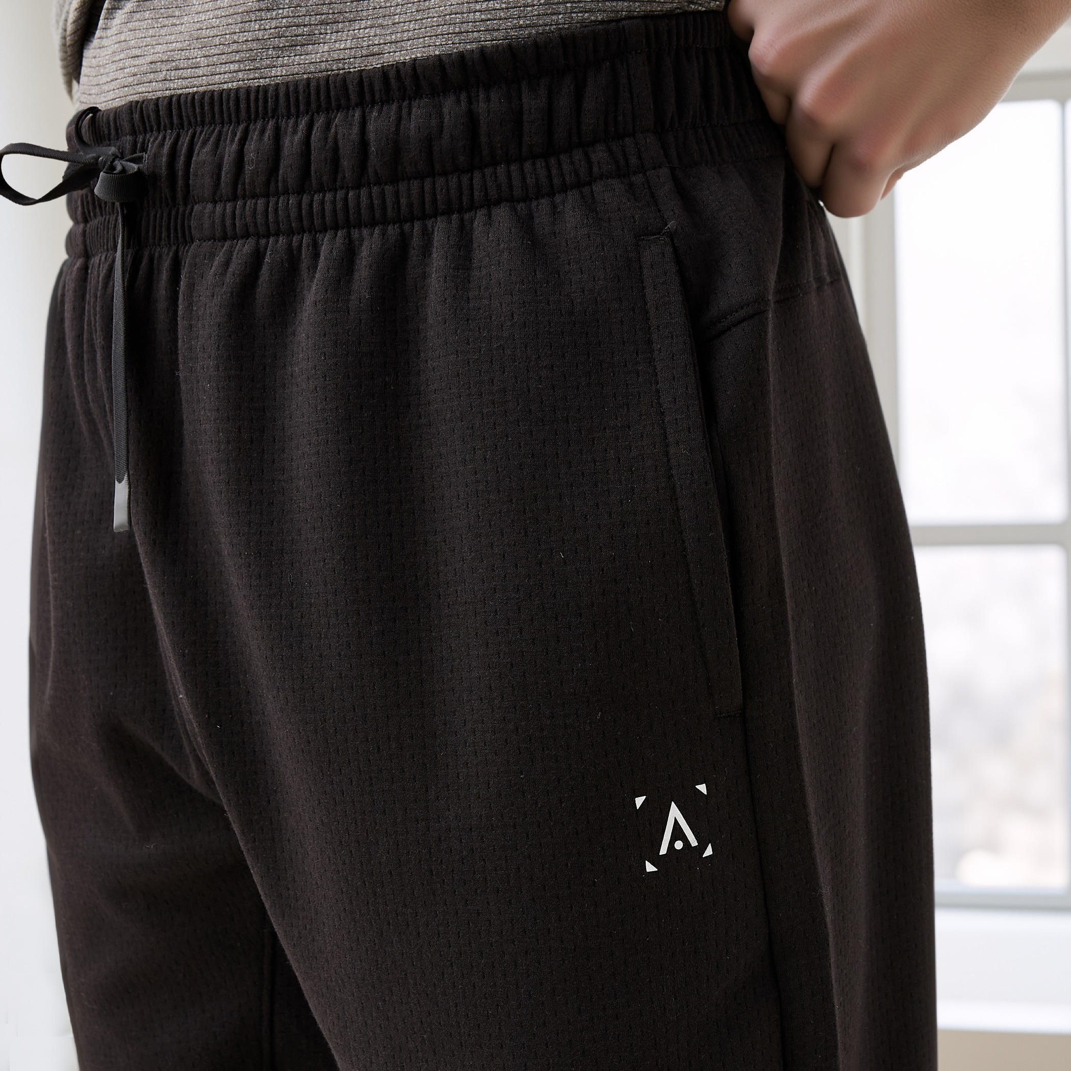 بنطلون رياضي بقصة عادية مع رباط إغلاق-men-clothing-sportswearandactivewear-tracksuits-image-4