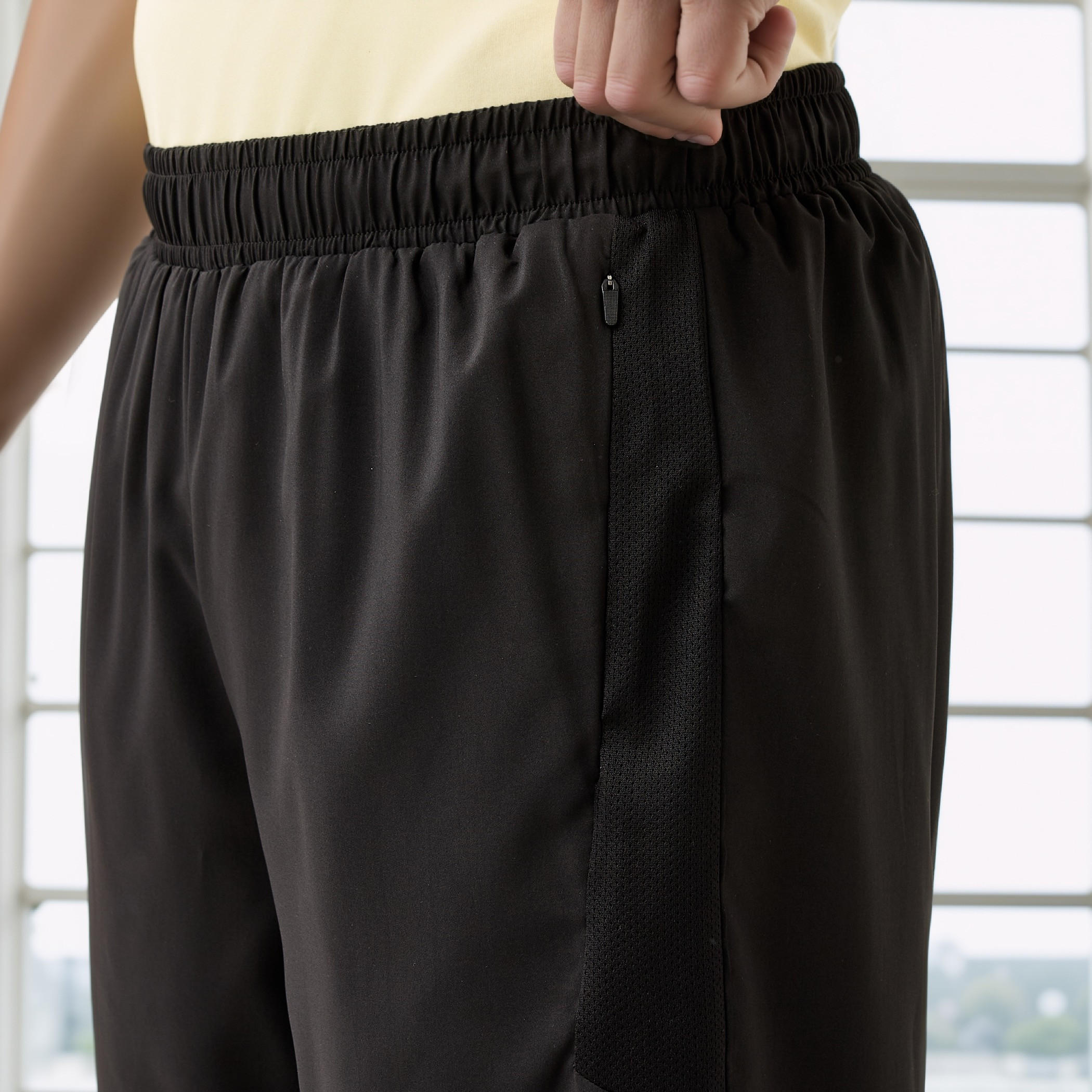 شورت بقصة عادية وخصر مطاطي-men-clothing-bottoms-shorts-image-4