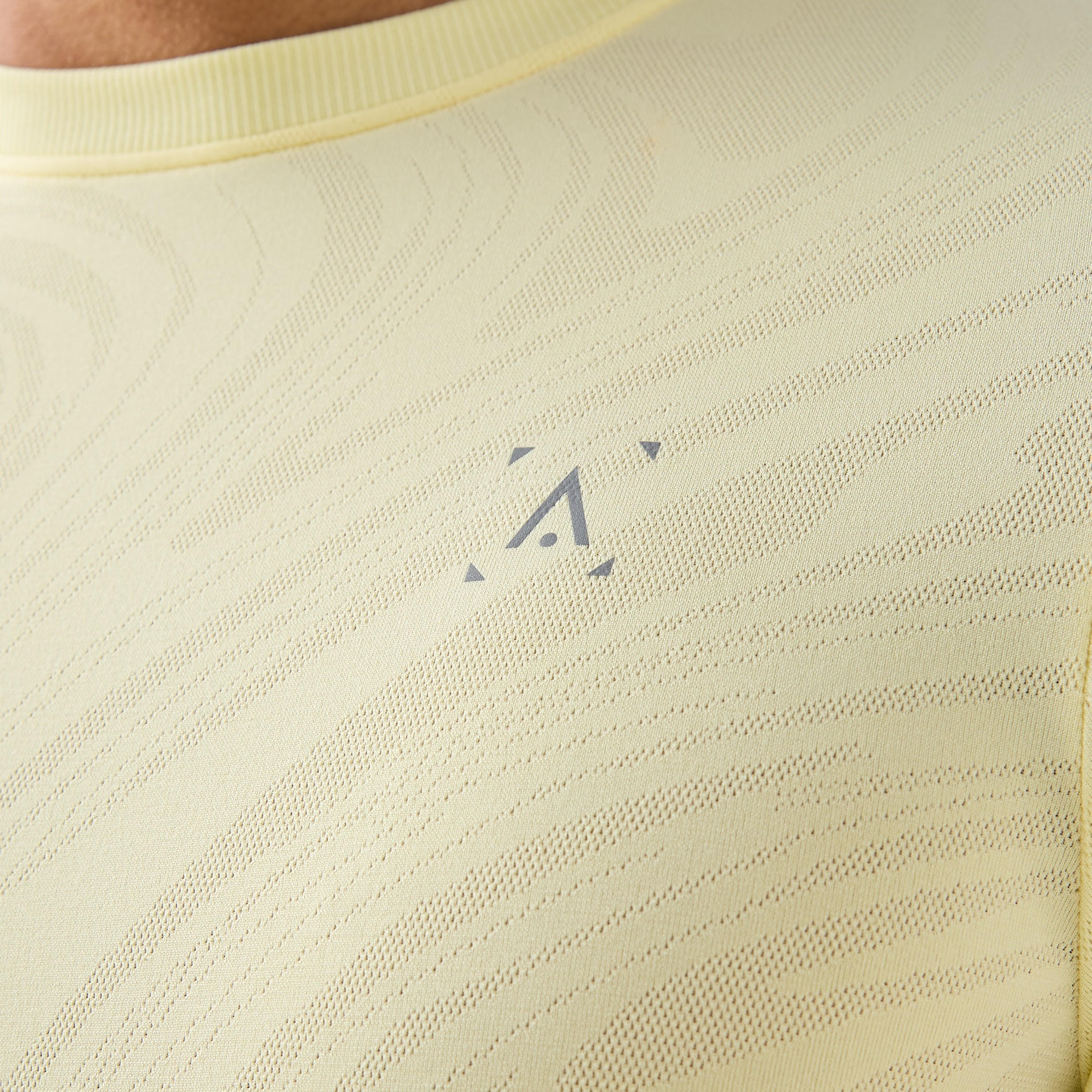 Jacquard Crew Neck T-shirt-men-clothing-sportswearandactivewear-tshirtsandpolos-image-6
