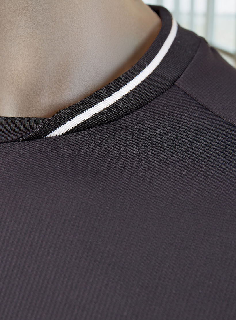Textured T-shirt-men-clothing-sportswearandactivewear-tshirtsandpolos-image-5