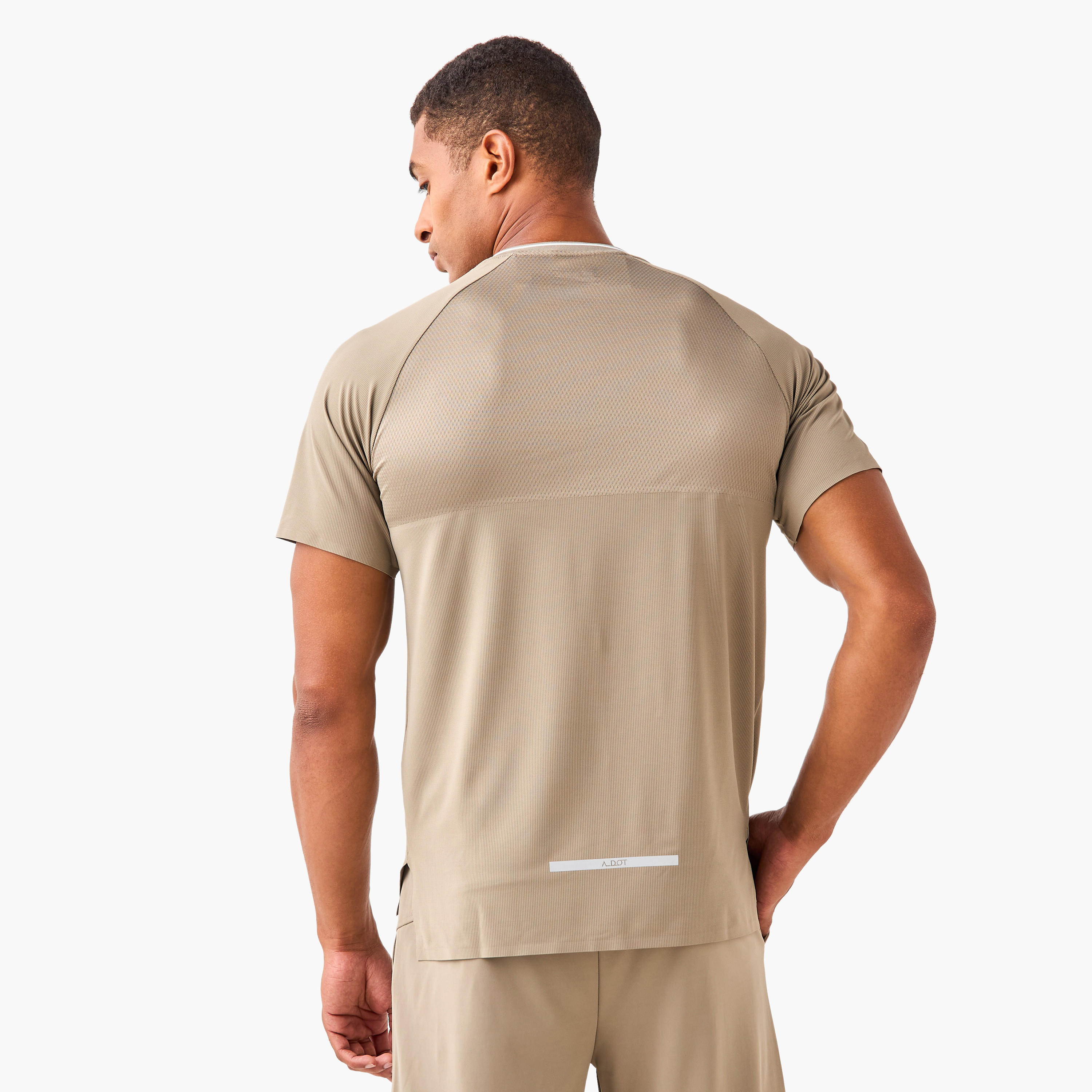 تيشيرت بارز الملمس-men-clothing-sportswearandactivewear-tshirtsandpolos-image-3