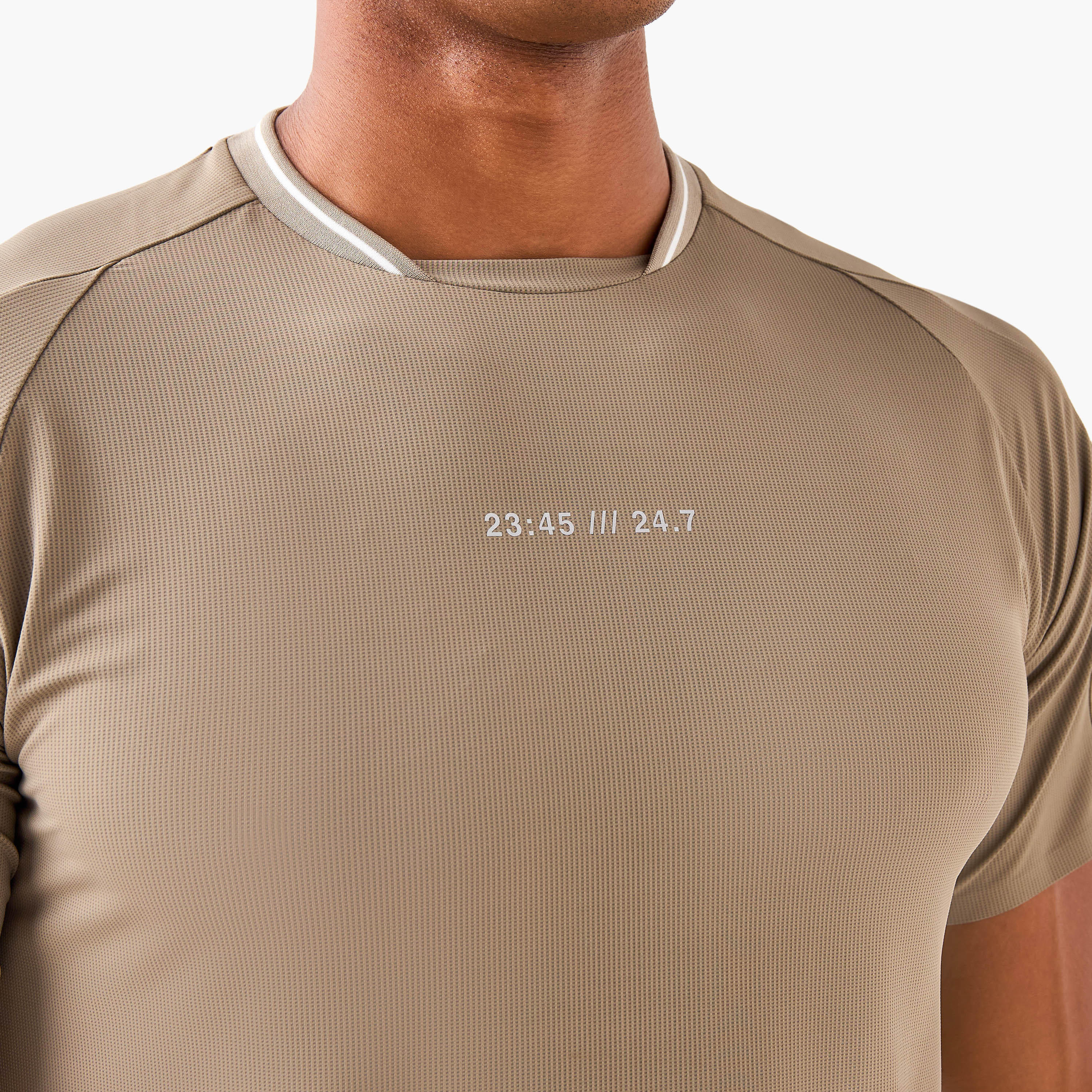 تيشيرت بارز الملمس-men-clothing-sportswearandactivewear-tshirtsandpolos-image-2