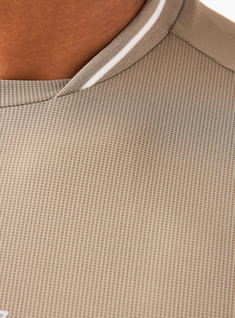 تيشيرت بارز الملمس-men-clothing-sportswearandactivewear-tshirtsandpolos-image-1