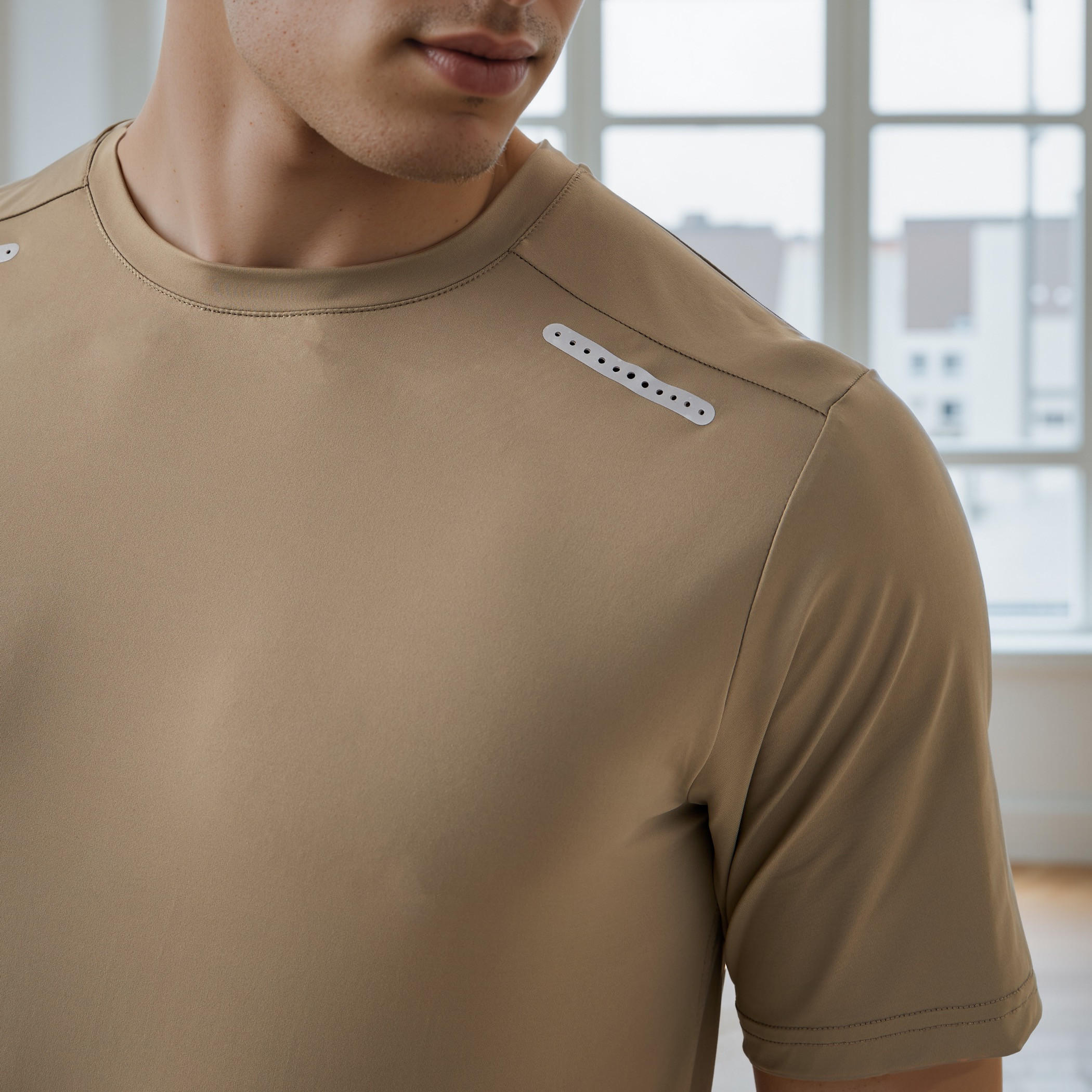 تيشيرت بقصة عادية وياقة ضيقة-men-clothing-tshirtsandpolos-tshirts-image-4