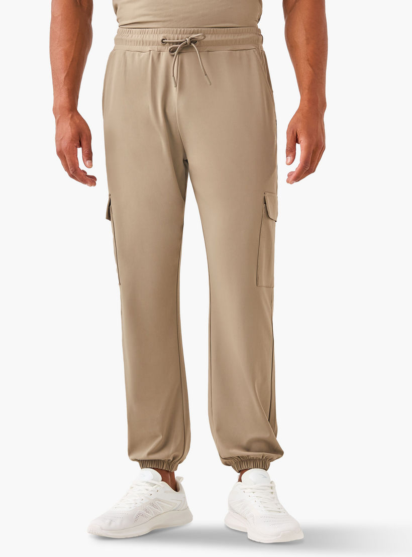 بنطلون رياضي كارجو برباط إغلاق-men-clothing-sportswearandactivewear-bottoms-joggers-image-5