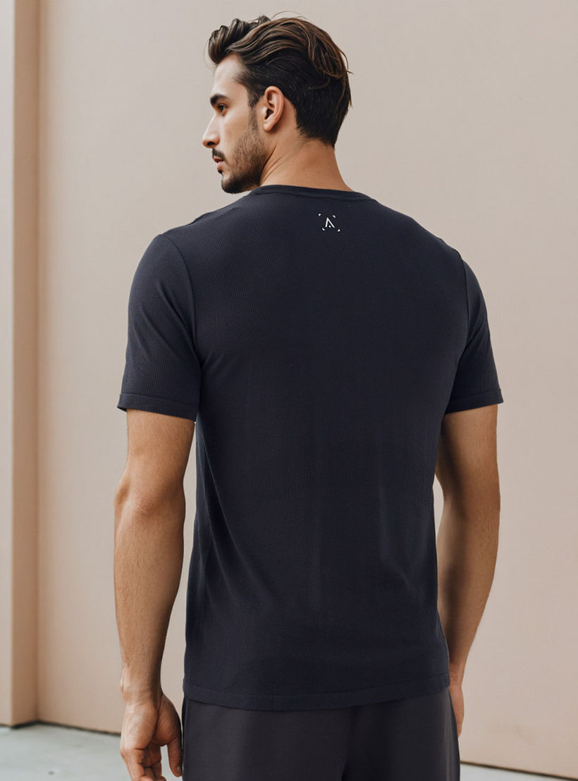 تيشيرت دون خياطة بطبعات-men-clothing-sportswearandactivewear-tshirtsandpolos-image-3