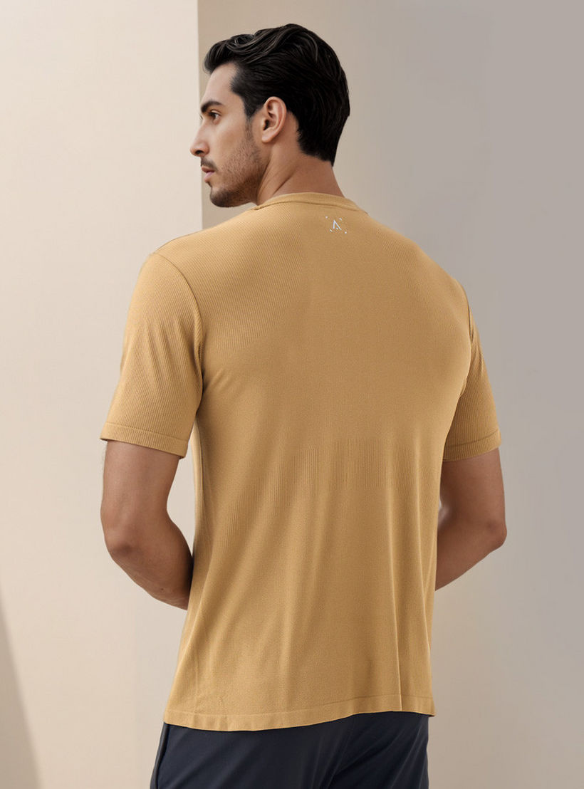 Printed Seamless T-shirt-men-clothing-sportswearandactivewear-tshirtsandpolos-image-3