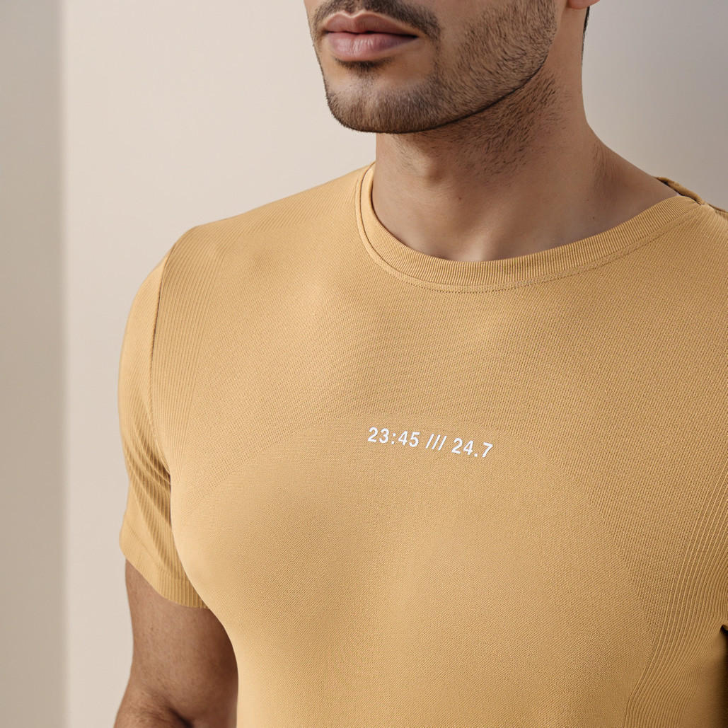 Printed Seamless T-shirt-men-clothing-sportswearandactivewear-tshirtsandpolos-image-4