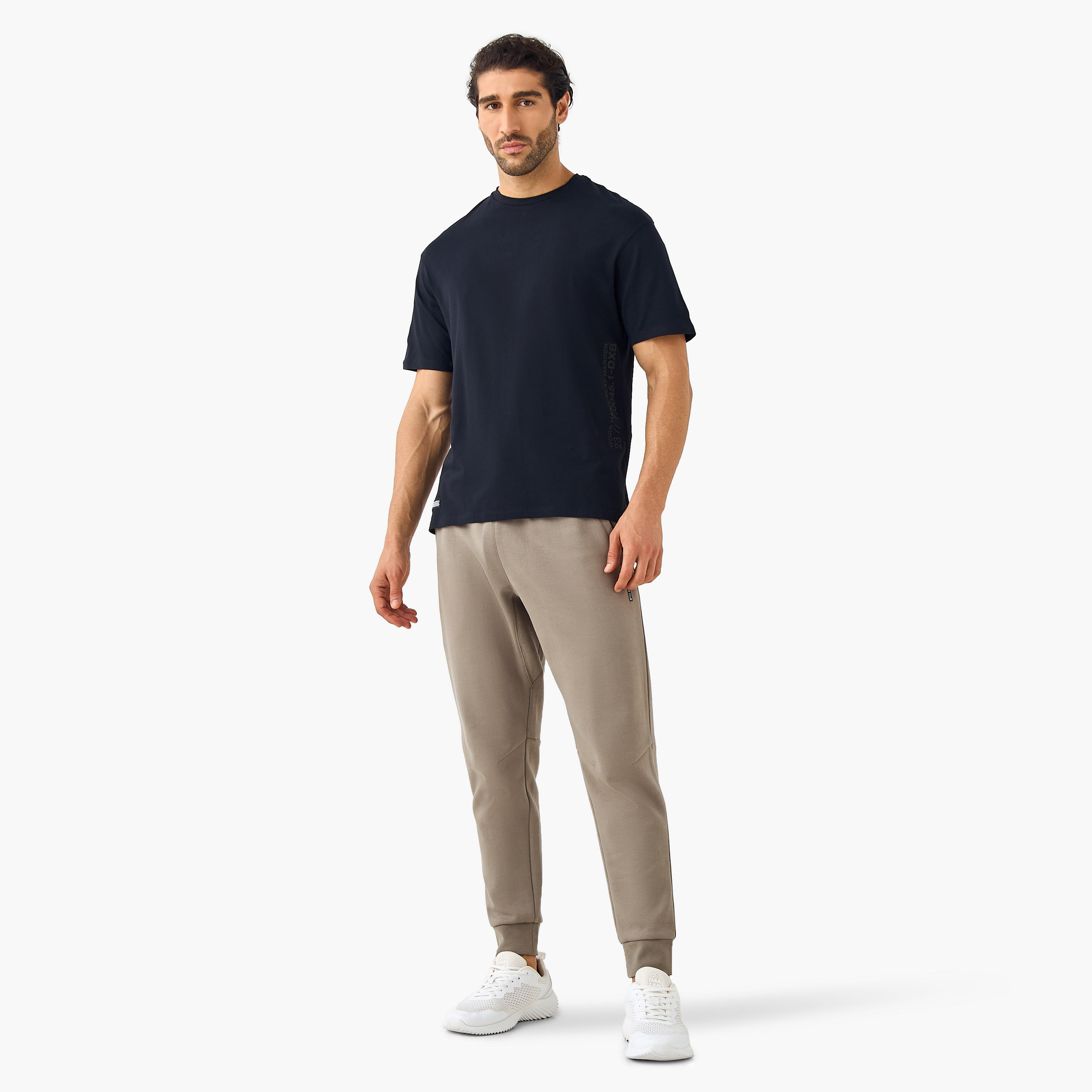 بنطلون رياضي بقصّة عادية وجيوب-men-clothing-sportswearandactivewear-tracksuits-image-4
