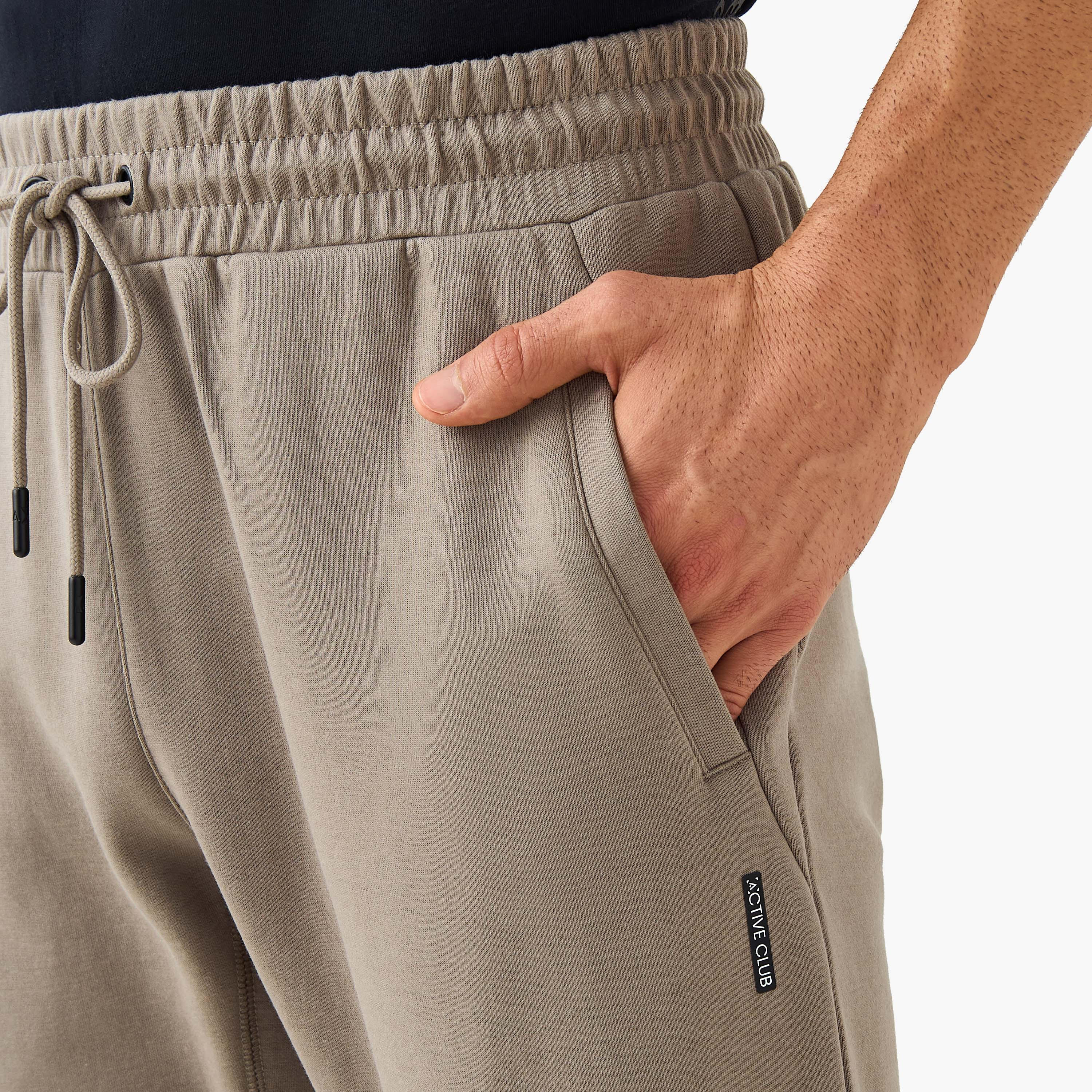 بنطلون رياضي بقصّة عادية وجيوب-men-clothing-sportswearandactivewear-tracksuits-image-2
