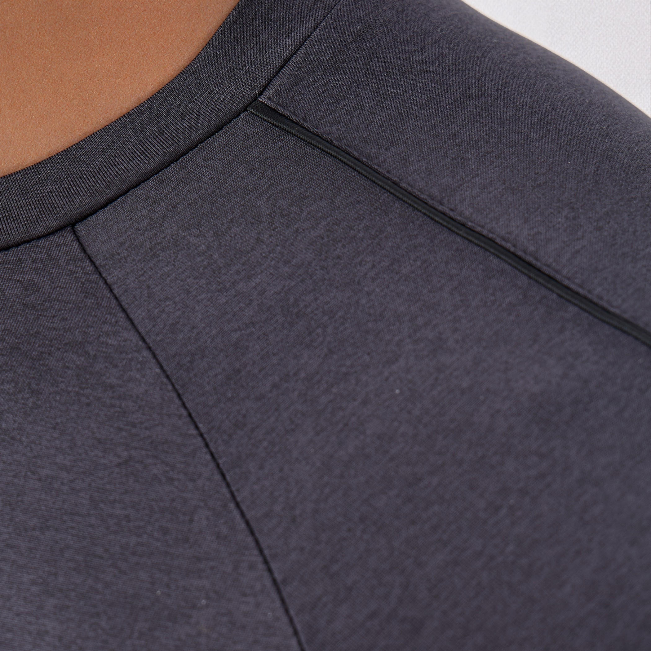 تيشيرت بألواح وأكمام مغايرة-men-clothing-sportswearandactivewear-tshirtsandpolos-image-1