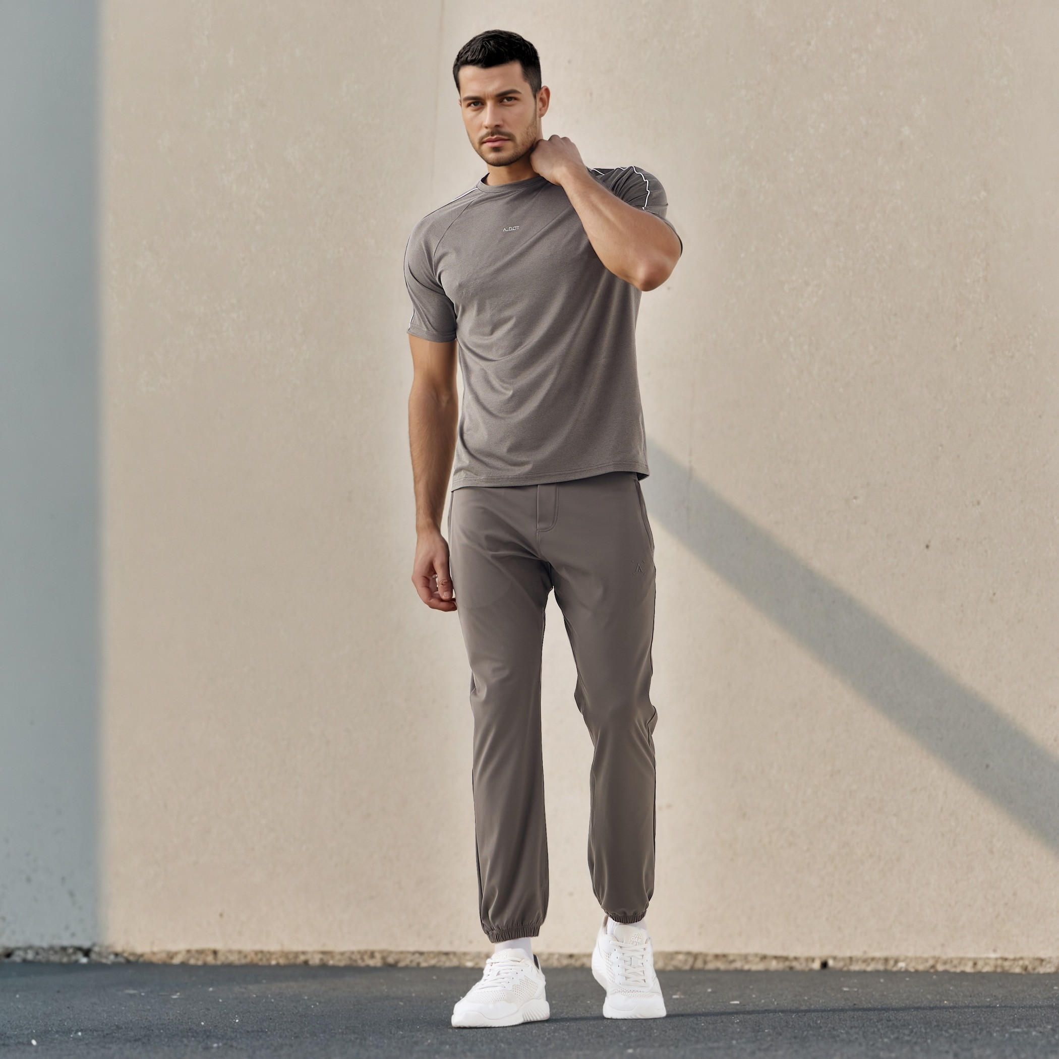 تيشيرت بألواح وأكمام مغايرة-men-clothing-sportswearandactivewear-tshirtsandpolos-image-1