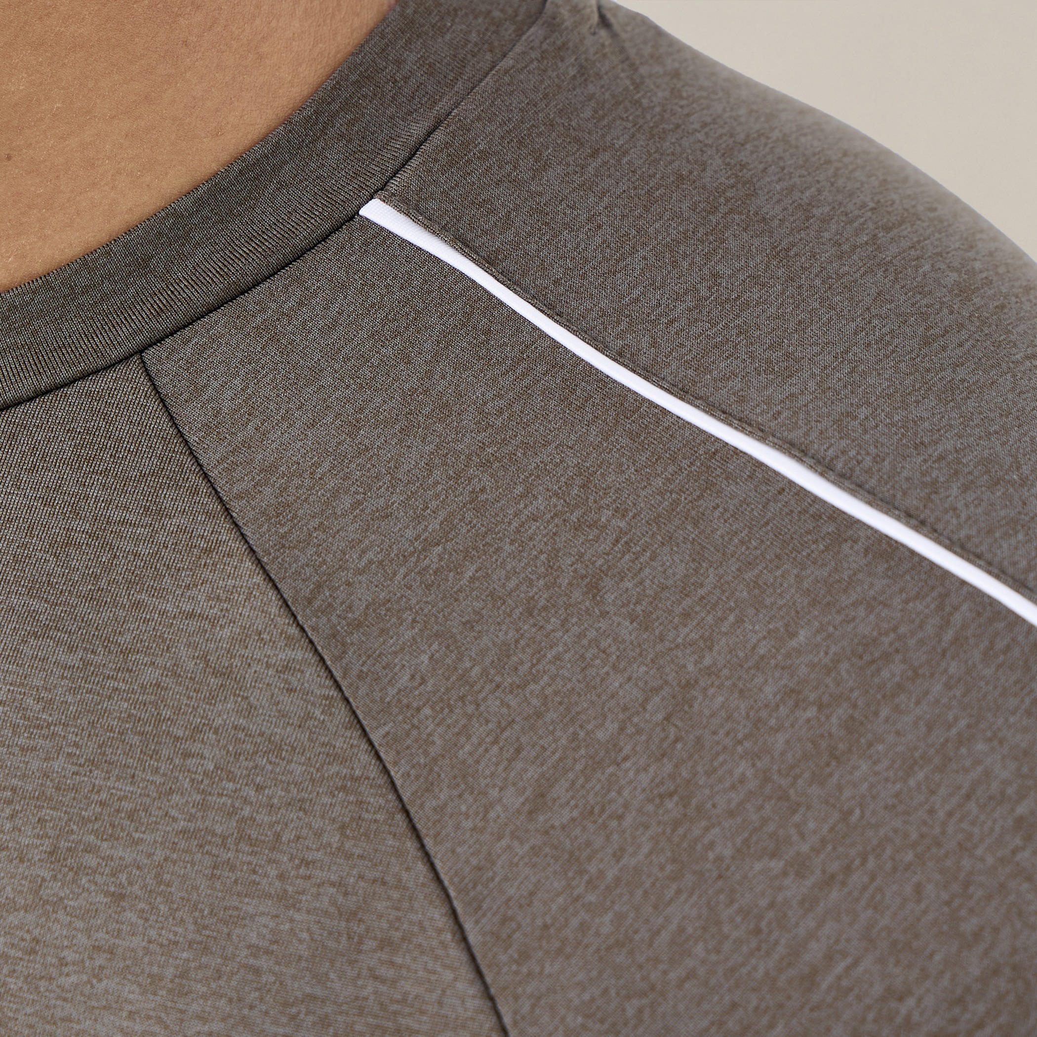 تيشيرت بألواح وأكمام مغايرة-men-clothing-sportswearandactivewear-tshirtsandpolos-image-3