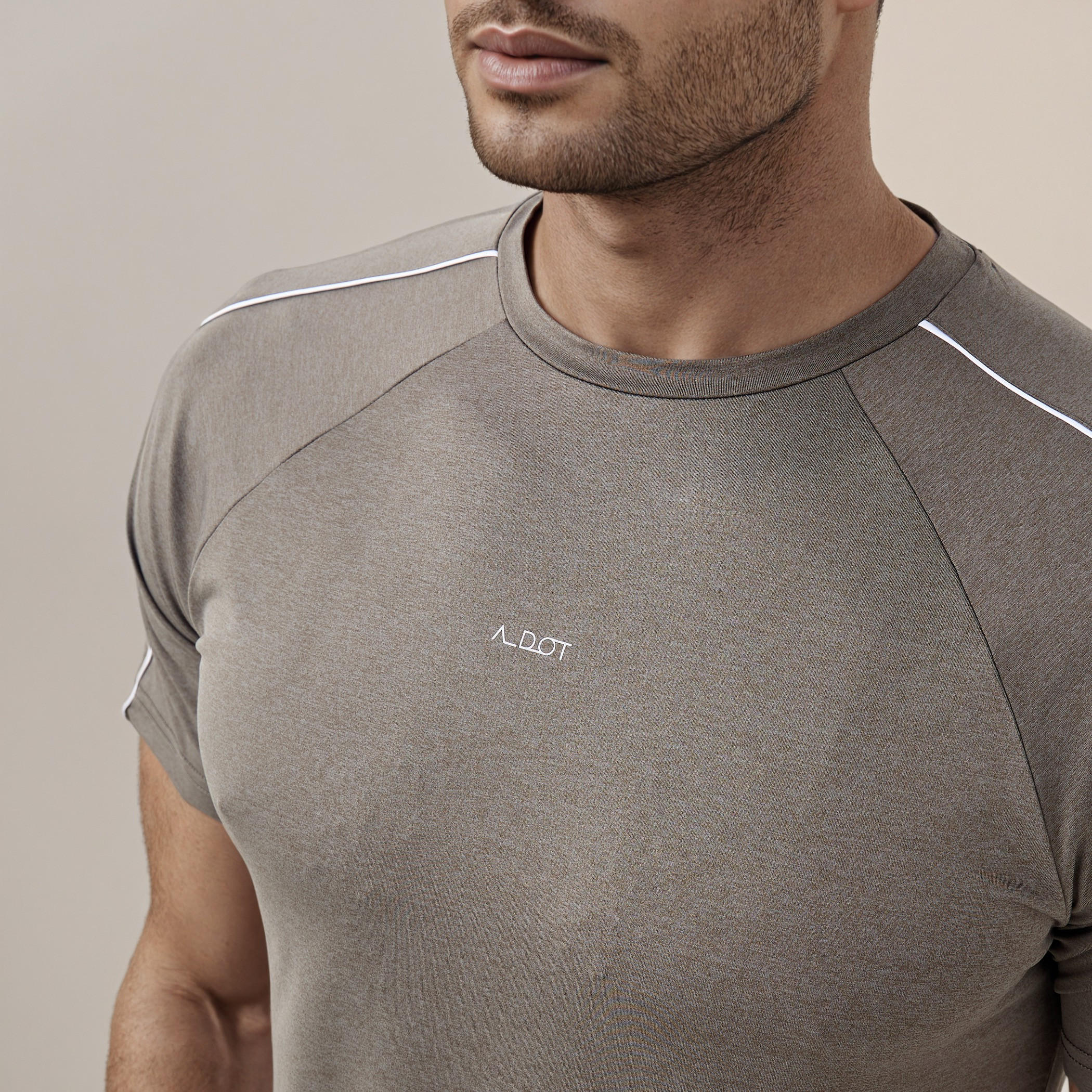 تيشيرت بألواح وأكمام مغايرة-men-clothing-sportswearandactivewear-tshirtsandpolos-image-5