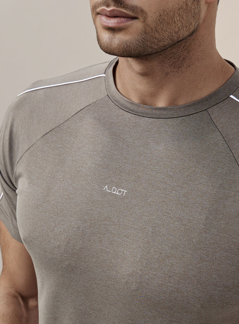 تيشيرت بألواح وأكمام مغايرة-men-clothing-sportswearandactivewear-tshirtsandpolos-image-5