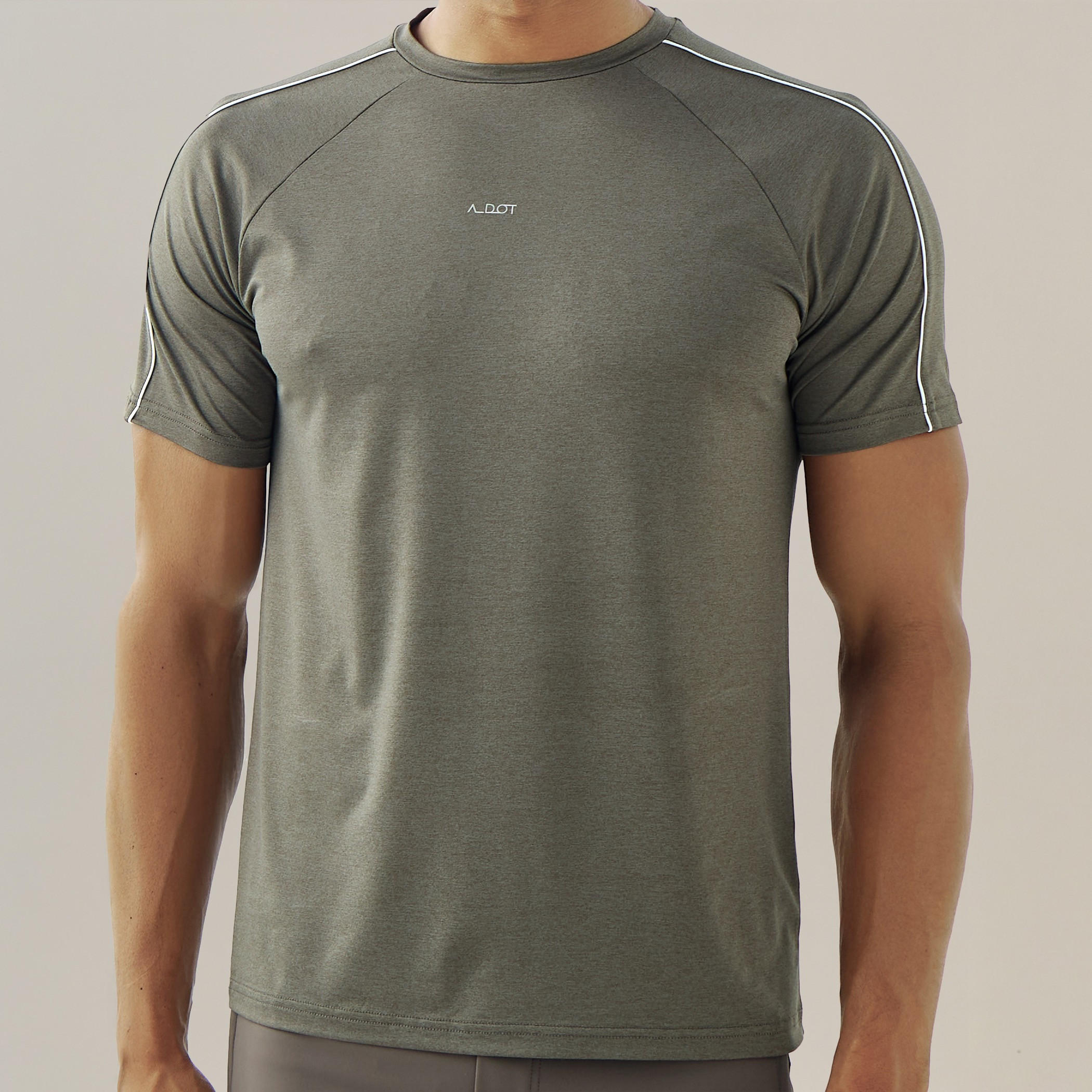 تيشيرت بألواح وأكمام مغايرة-men-clothing-sportswearandactivewear-tshirtsandpolos-image-6