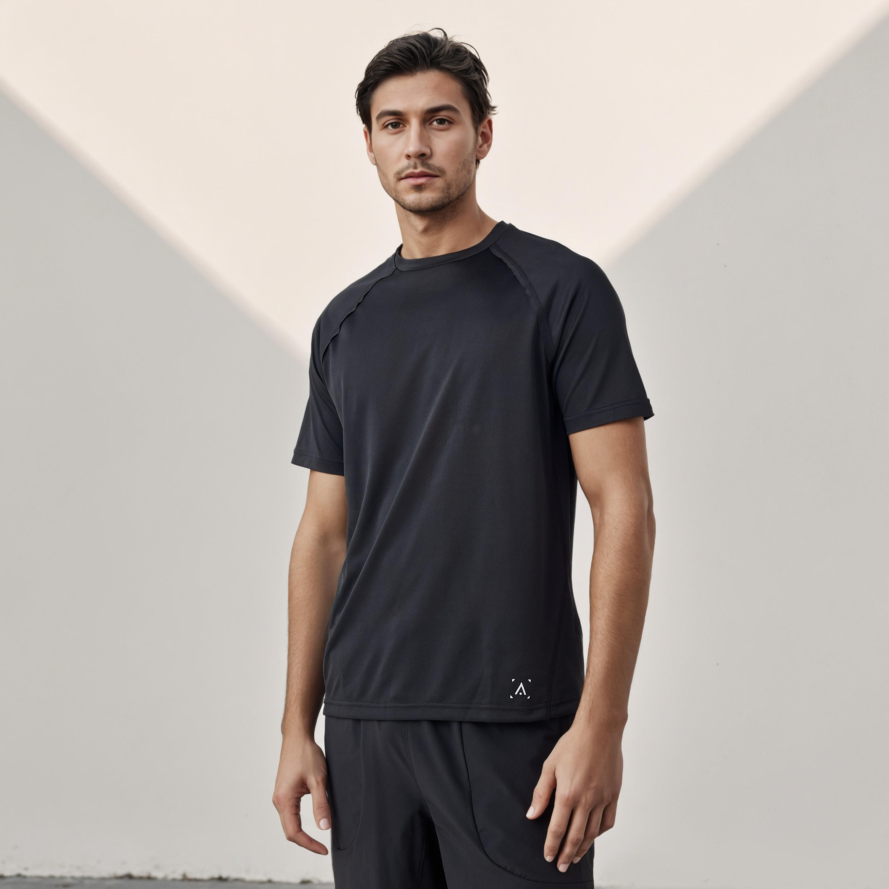 تيشيرت بدون خياطة بقصة عادية وأكمام راجلان-men-clothing-sportswearandactivewear-tshirtsandpolos-image-1