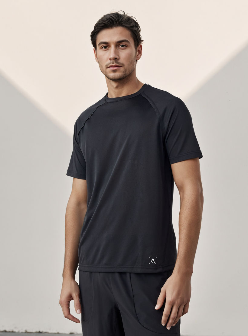 تيشيرت بدون خياطة بقصة عادية وأكمام راجلان-men-clothing-sportswearandactivewear-tshirtsandpolos-image-1
