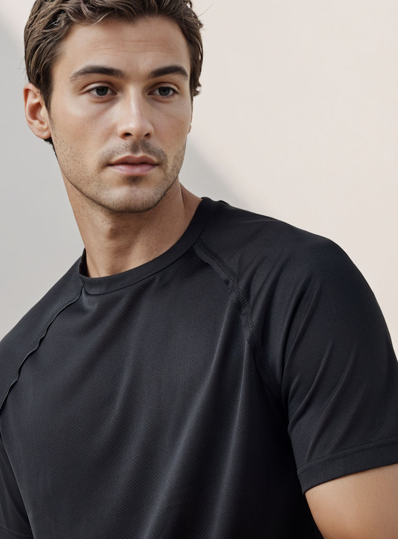 تيشيرت بدون خياطة بقصة عادية وأكمام راجلان-men-clothing-sportswearandactivewear-tshirtsandpolos-image-4