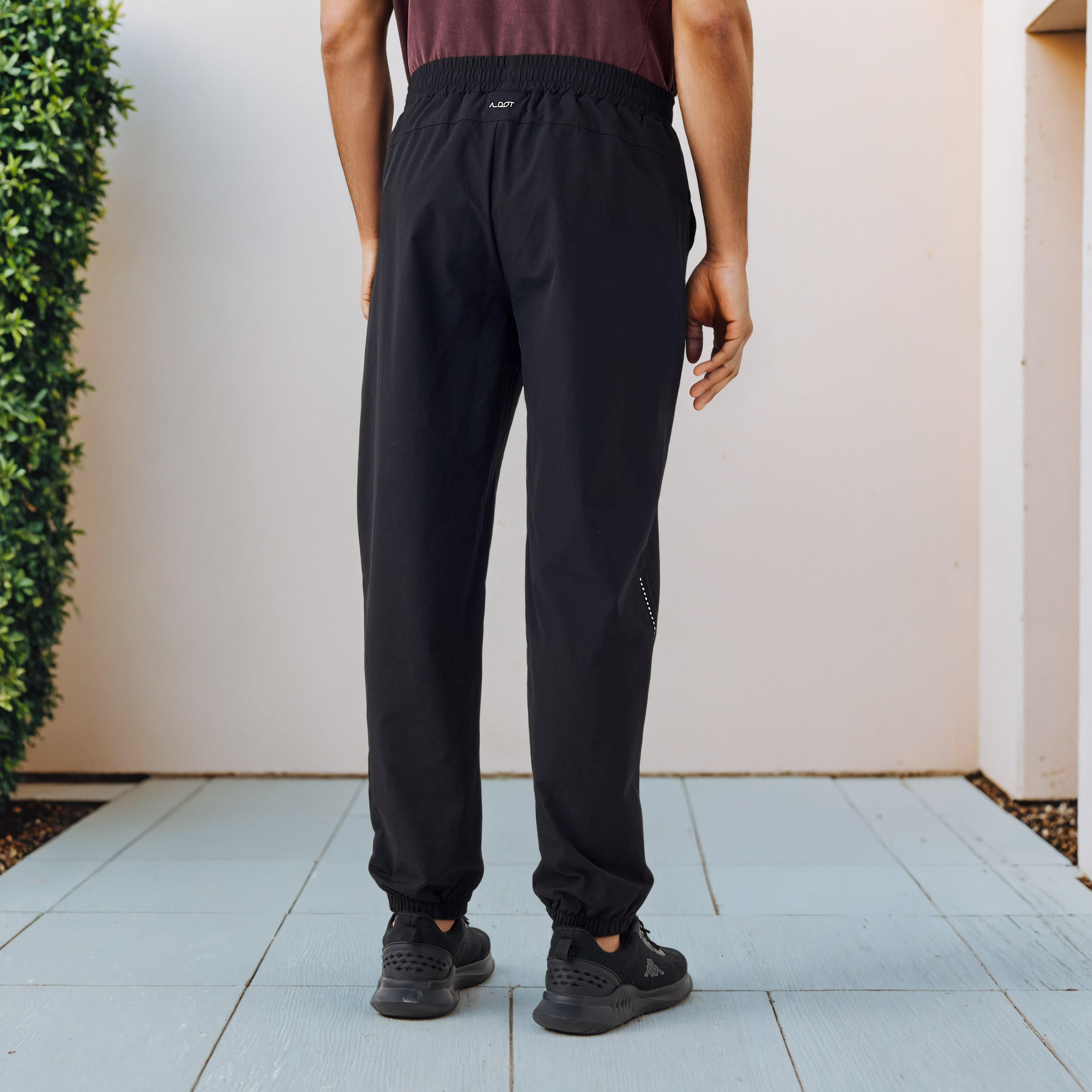 بنطلون رياضي بقصّة عادية وجيوب-men-clothing-sportswearandactivewear-bottoms-joggers-image-4