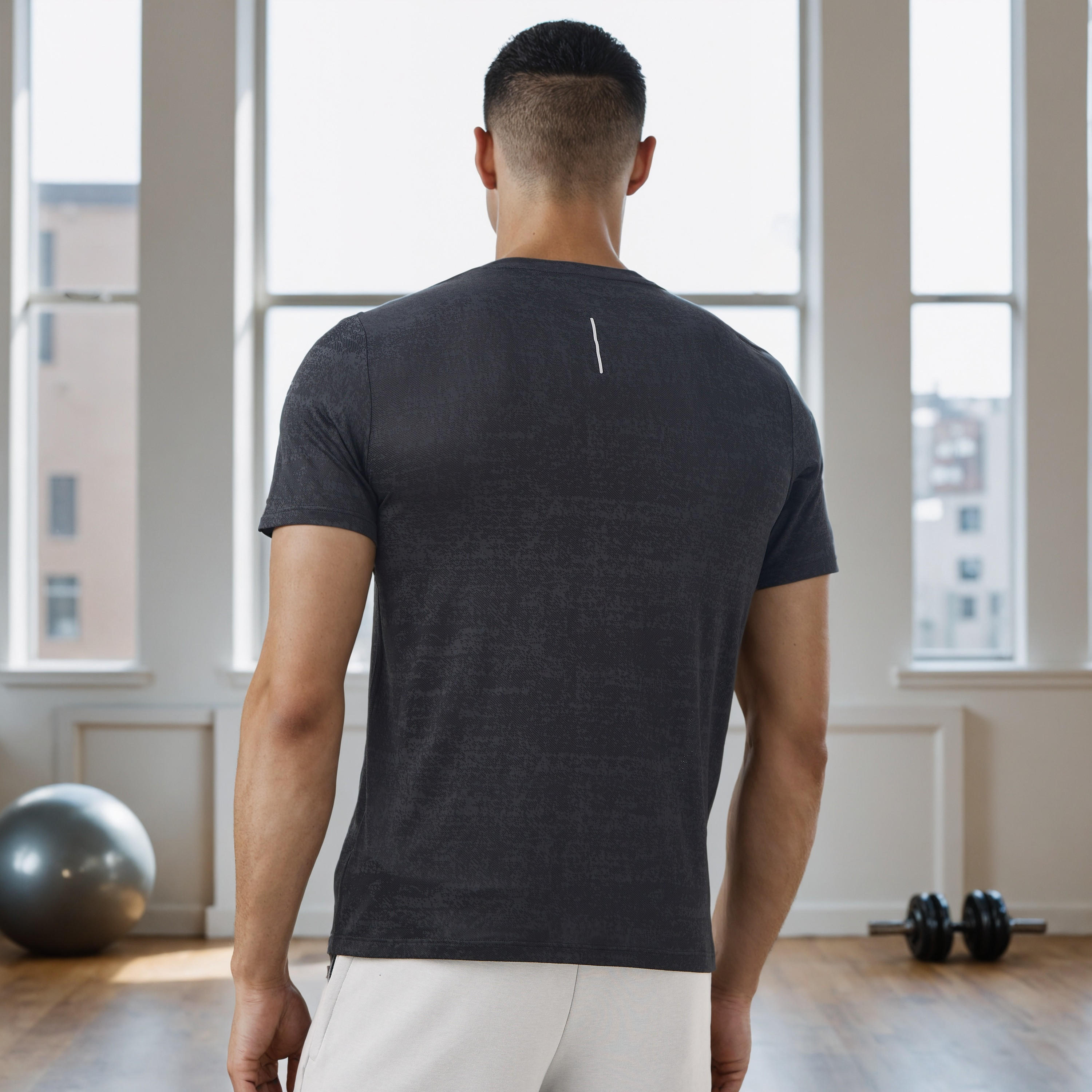 تيشيرت رياضي بقصّة عادية-men-clothing-sportswearandactivewear-tshirtsandpolos-image-3