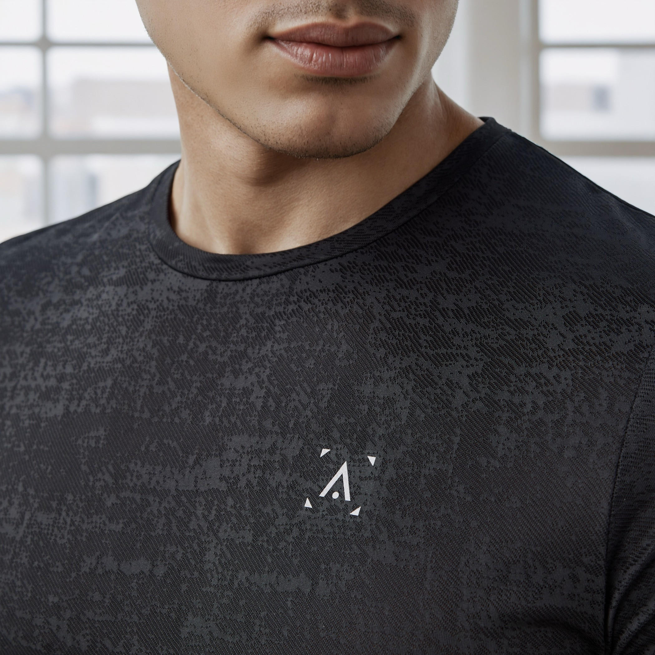 تيشيرت رياضي بقصّة عادية-men-clothing-sportswearandactivewear-tshirtsandpolos-image-2