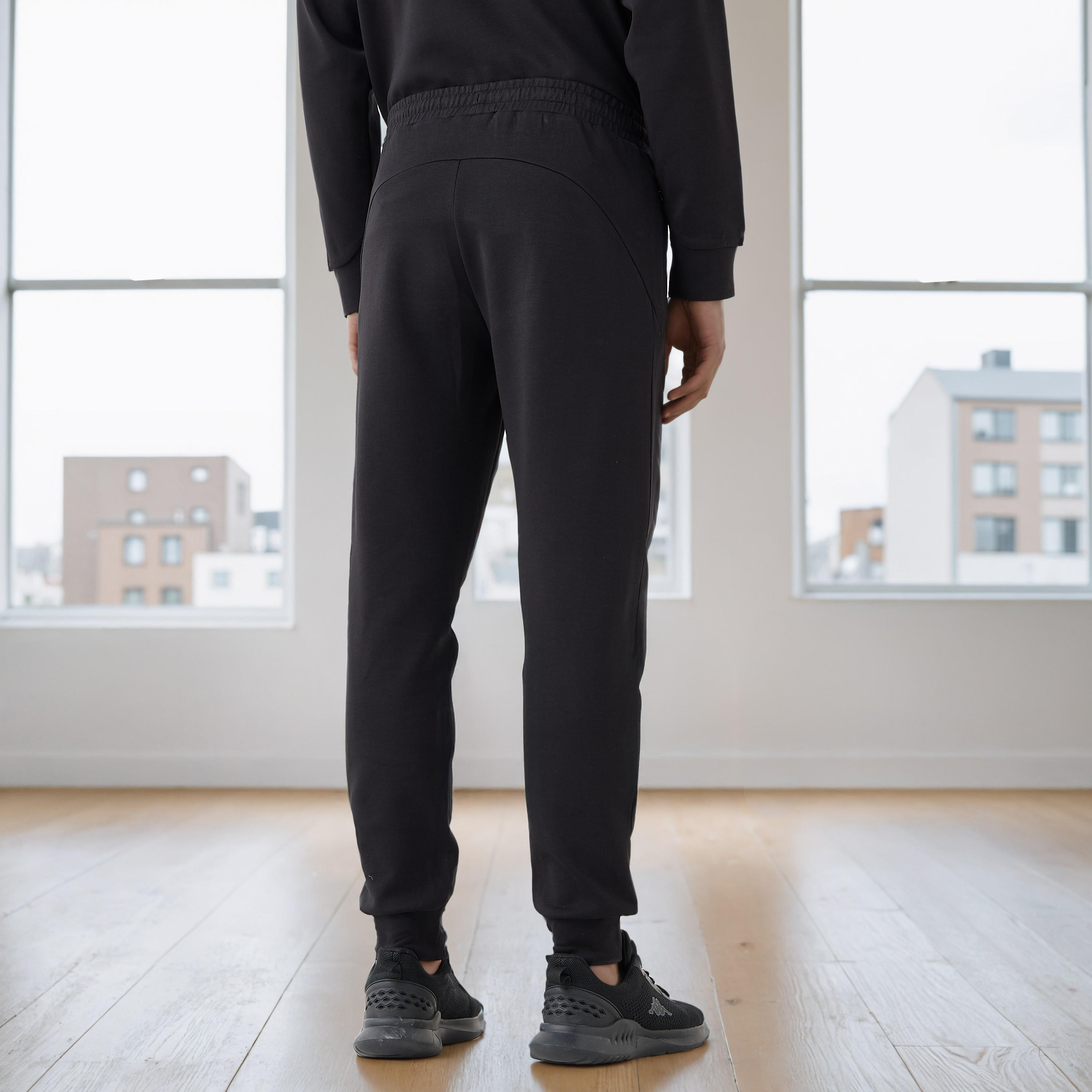 بنطلون رياضي بألواح وجيوب-men-clothing-sportswearandactivewear-bottoms-joggers-image-3