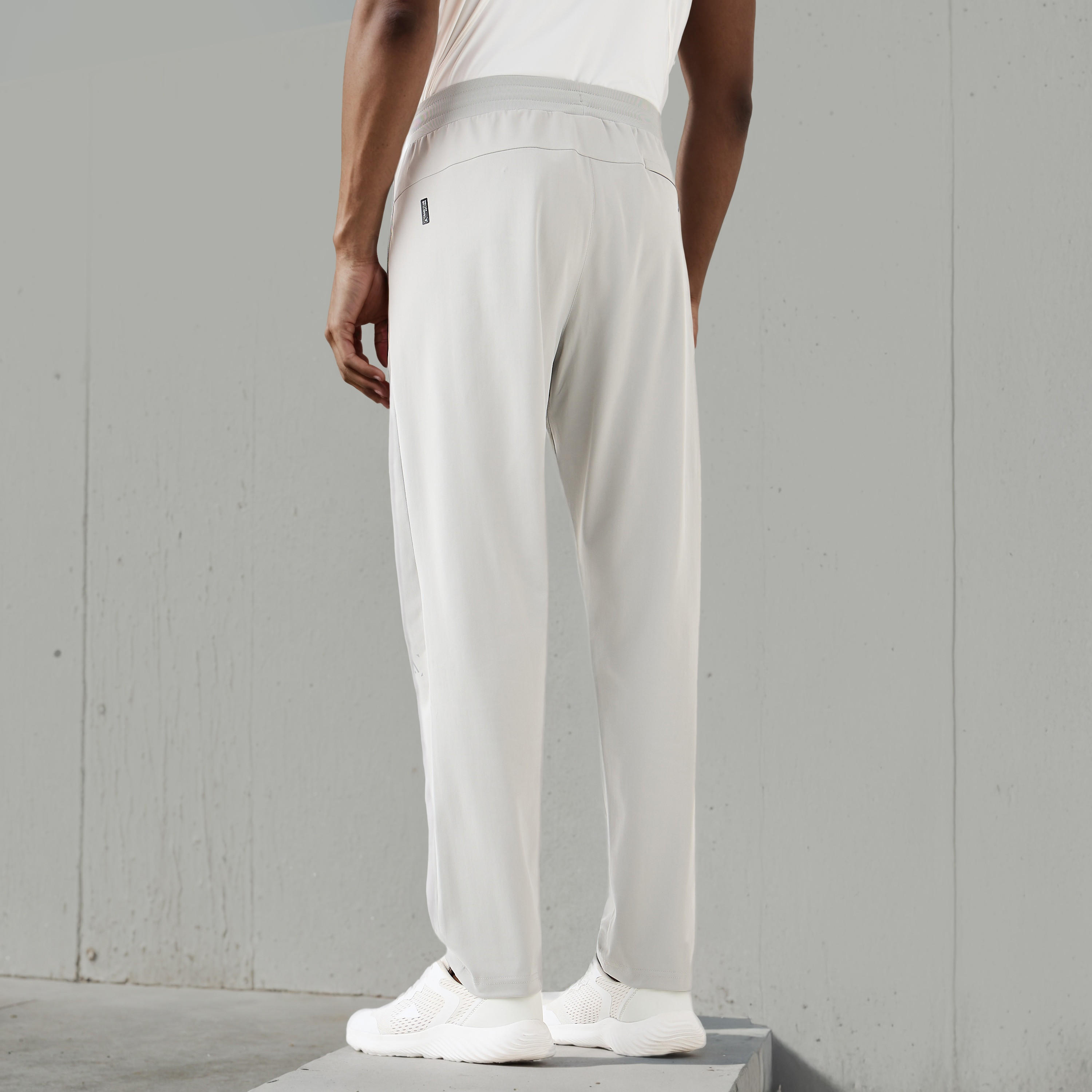 بنطلون رياضي برباط إغلاق وجيوب-men-clothing-sportswearandactivewear-tracksuits-image-3