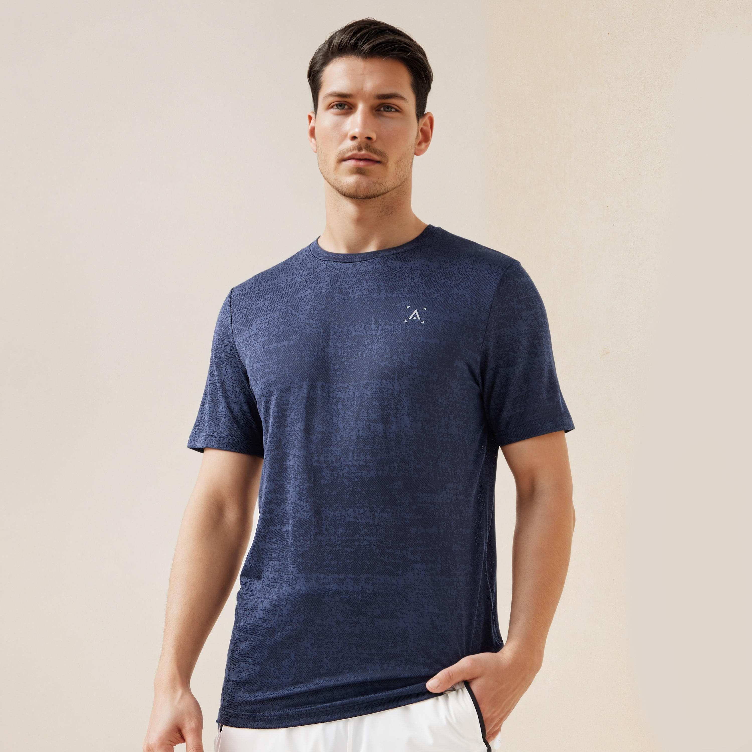 تيشيرت تدريب بياقة ضيقة-men-clothing-sportswearandactivewear-tshirtsandpolos-image-5
