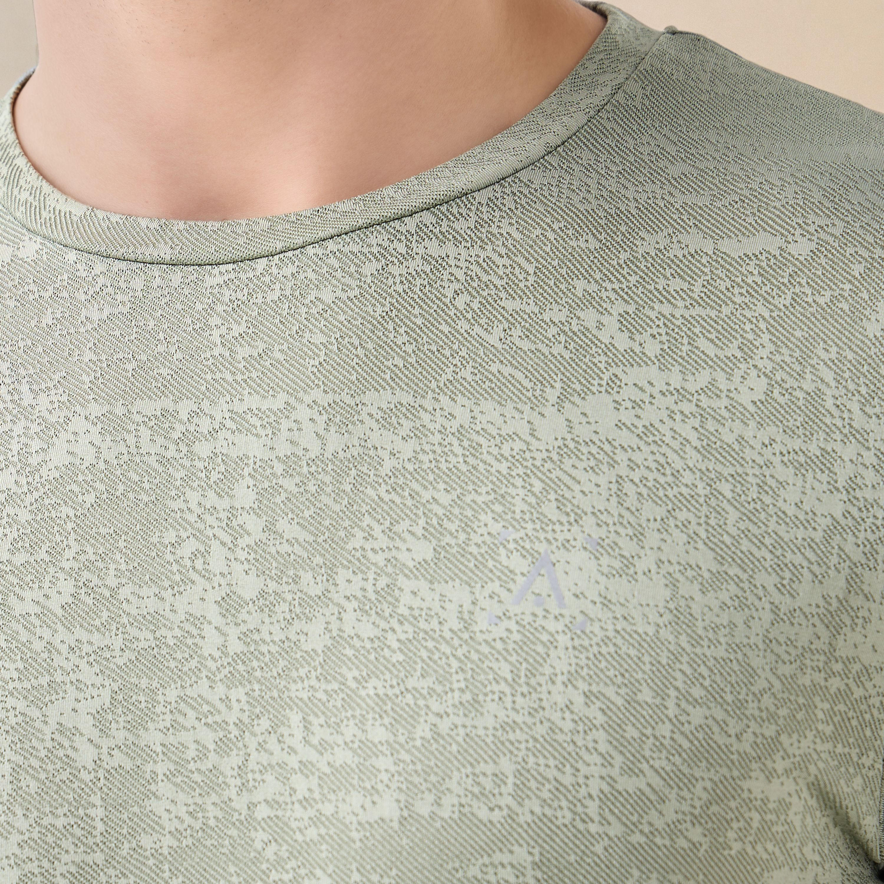 Performance Active T-shirt with Crew Neck-men-clothing-sportswearandactivewear-tshirtsandpolos-image-5