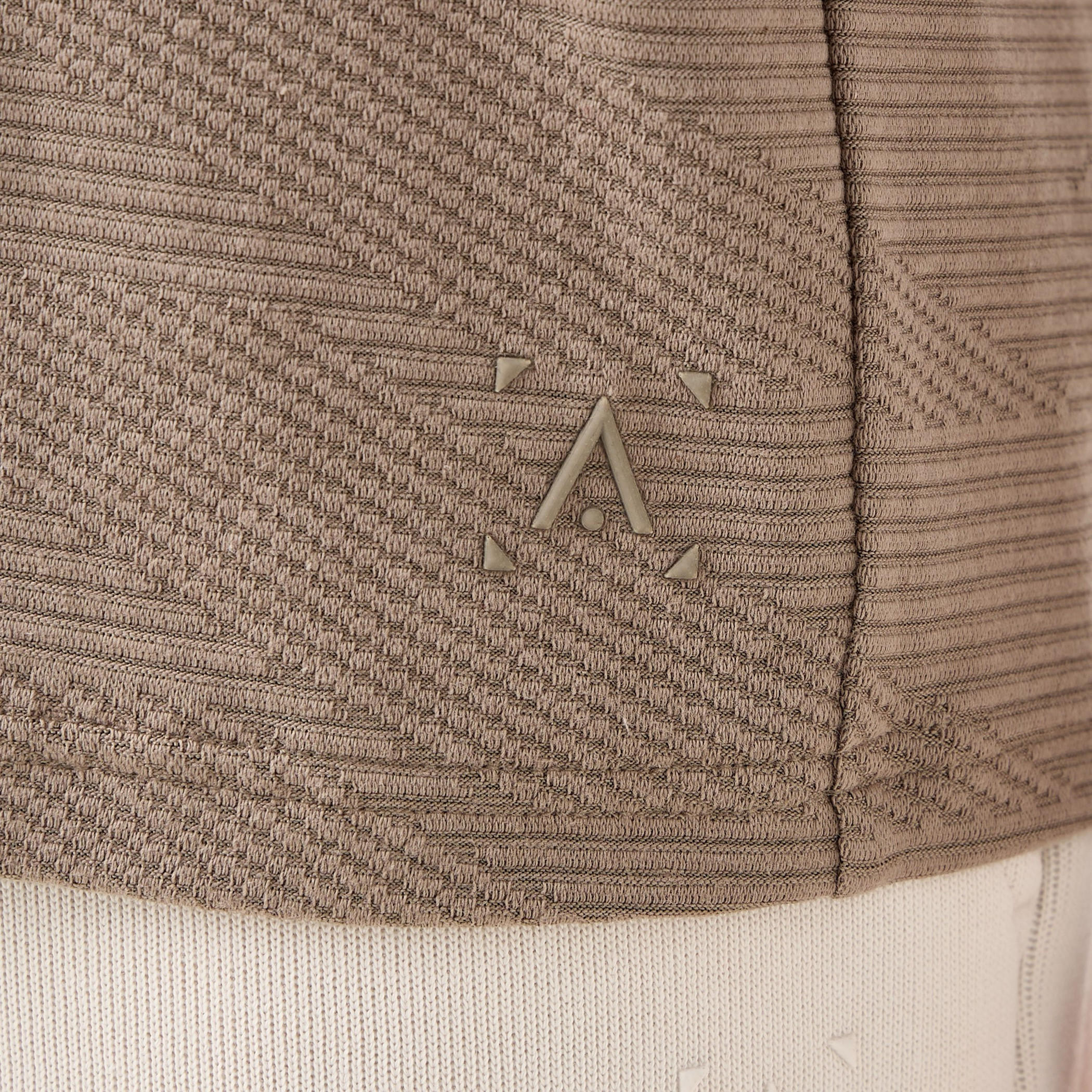 Jacquard Textured Crew Neck T-shirt-men-clothing-sportswearandactivewear-tshirtsandpolos-image-4