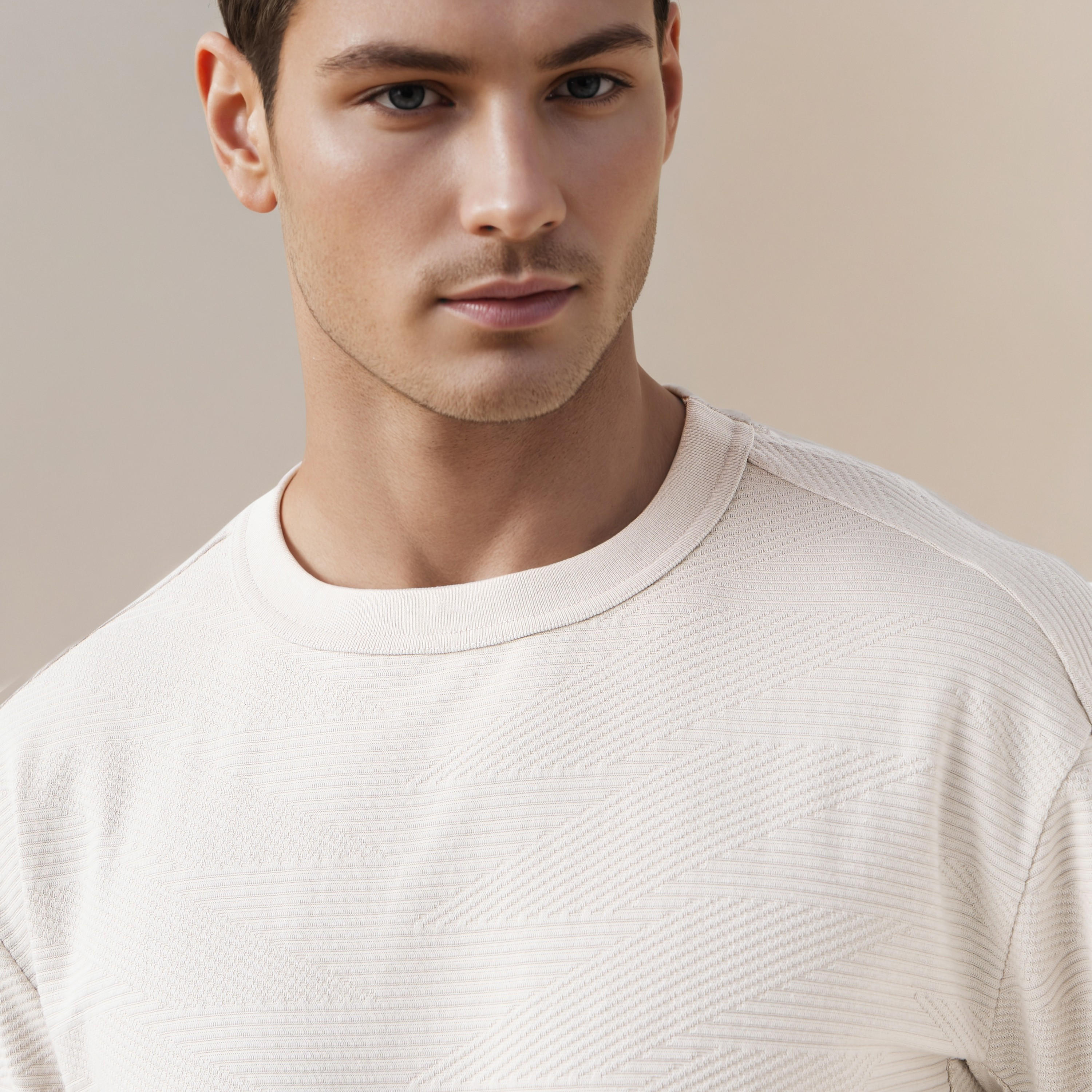 Jacquard Textured Crew Neck T-shirt-men-clothing-sportswearandactivewear-tshirtsandpolos-image-3