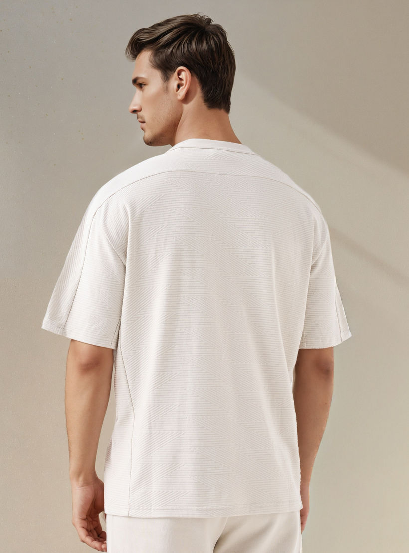 Jacquard Textured Crew Neck T-shirt-men-clothing-sportswearandactivewear-tshirtsandpolos-image-4