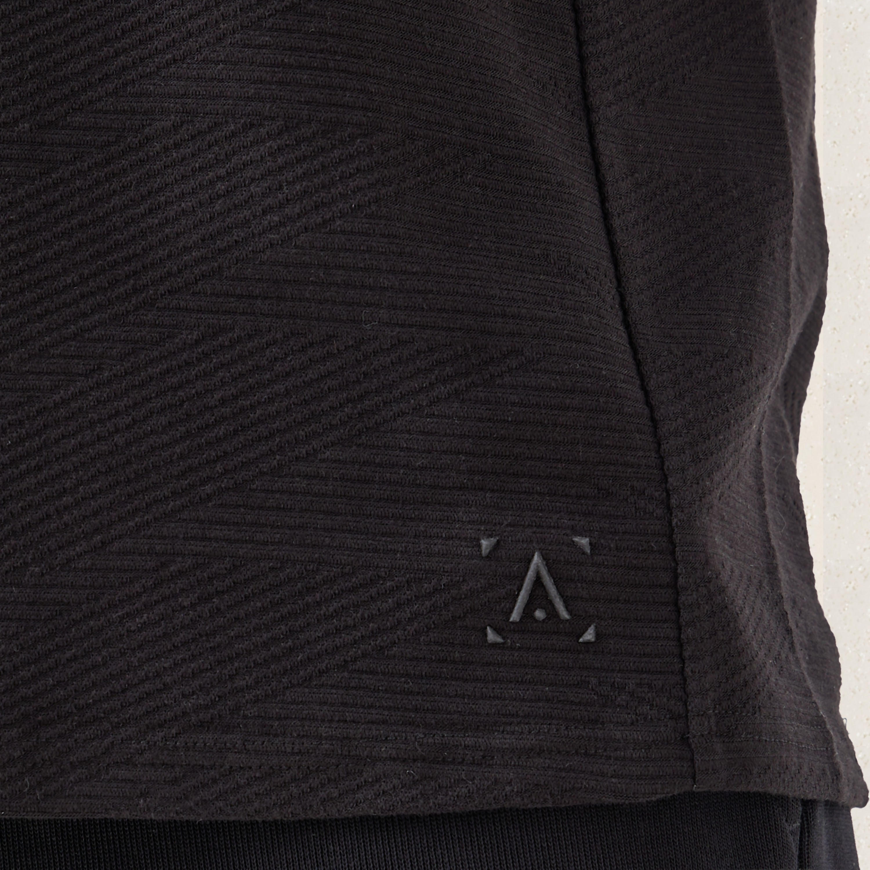 Jacquard Textured Crew Neck T-shirt-men-clothing-sportswearandactivewear-tshirtsandpolos-image-5