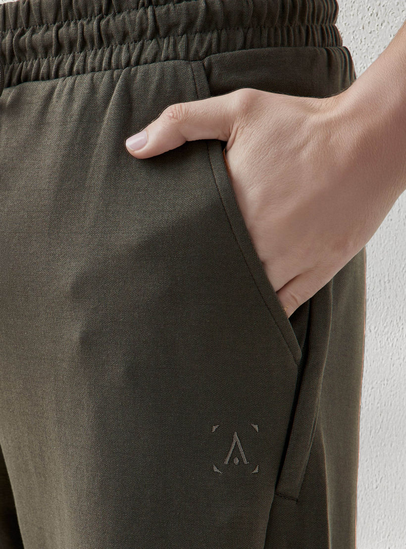 شورت رياضي بألواح وخصر مطاطي-men-clothing-bottoms-shorts-image-4