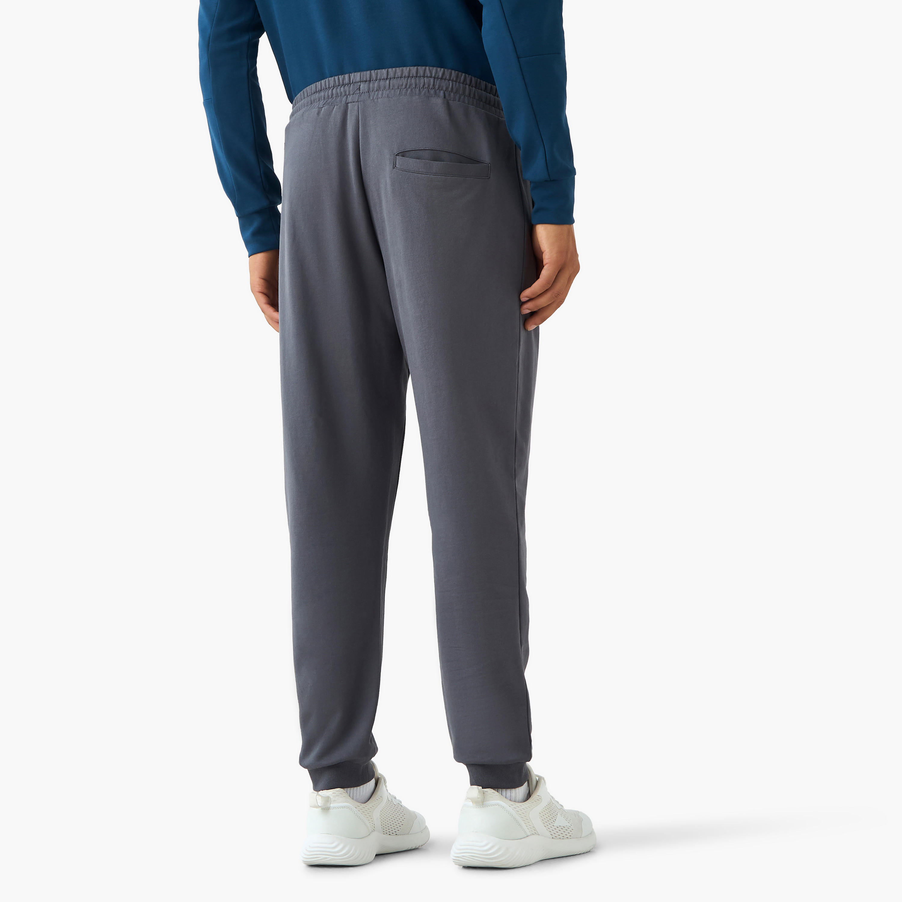 بنطلون رياضي بقصة عادية ورباط خصر للرجال-men-clothing-sportswearandactivewear-bottoms-joggers-image-2