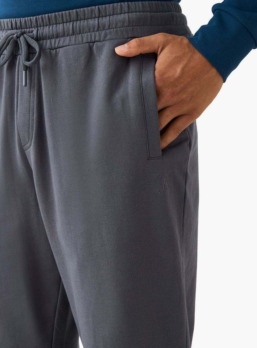 بنطلون رياضي بقصة عادية ورباط خصر للرجال-men-clothing-sportswearandactivewear-bottoms-joggers-image-1