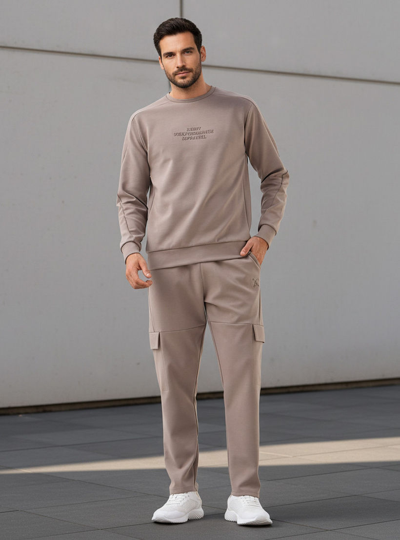 Men Regular Fit Cargo Joggers with Pockets-men-clothing-sportswearandactivewear-bottoms-joggers-image-2
