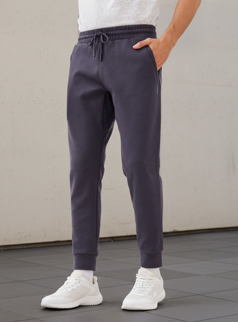 بنطلون رياضي رجالي بقصة عادية ورباط خصر-men-clothing-sportswearandactivewear-bottoms-joggers-image-1