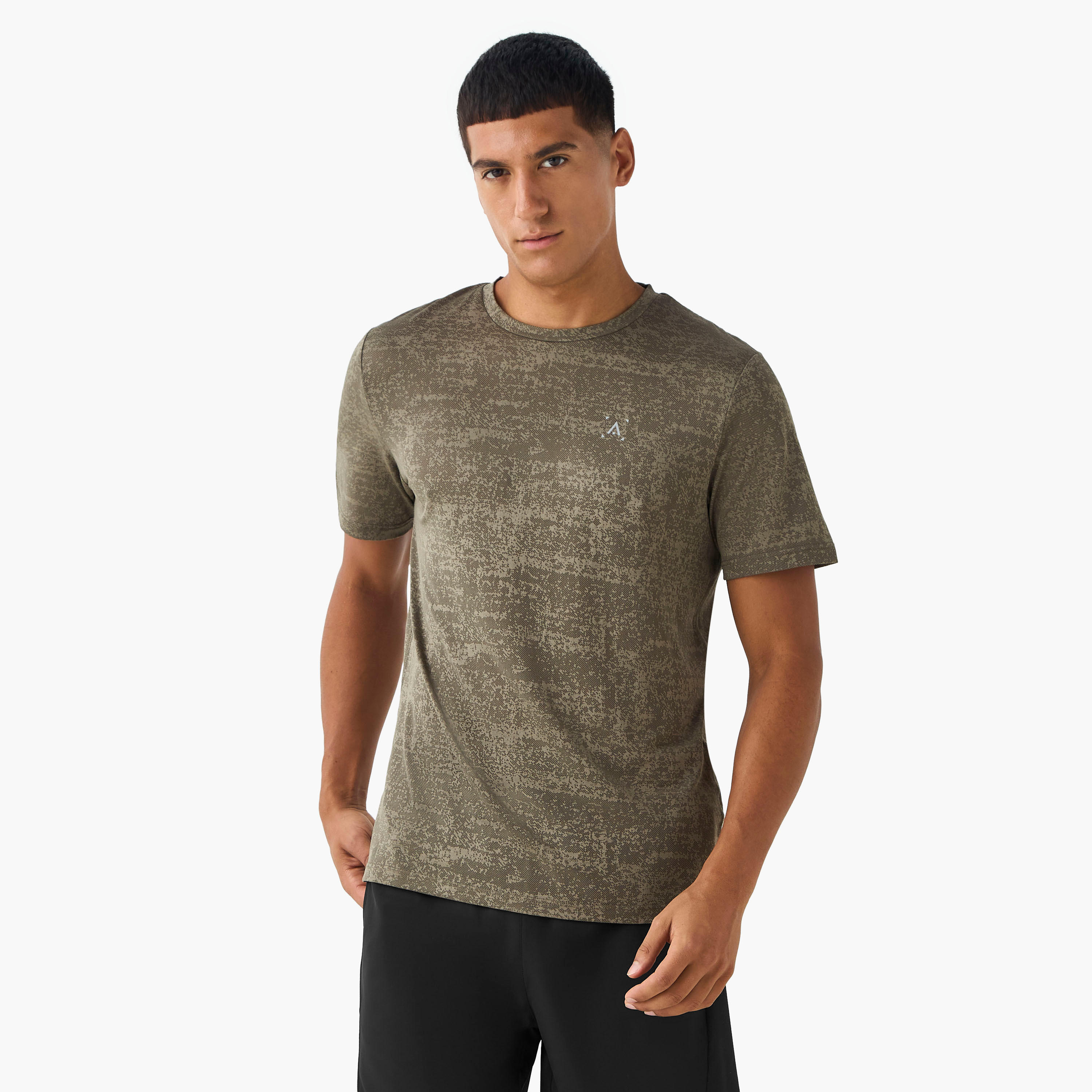 تيشيرت رياضي بارز الملمس للرجال-men-clothing-sportswearandactivewear-tshirtsandpolos-image-6