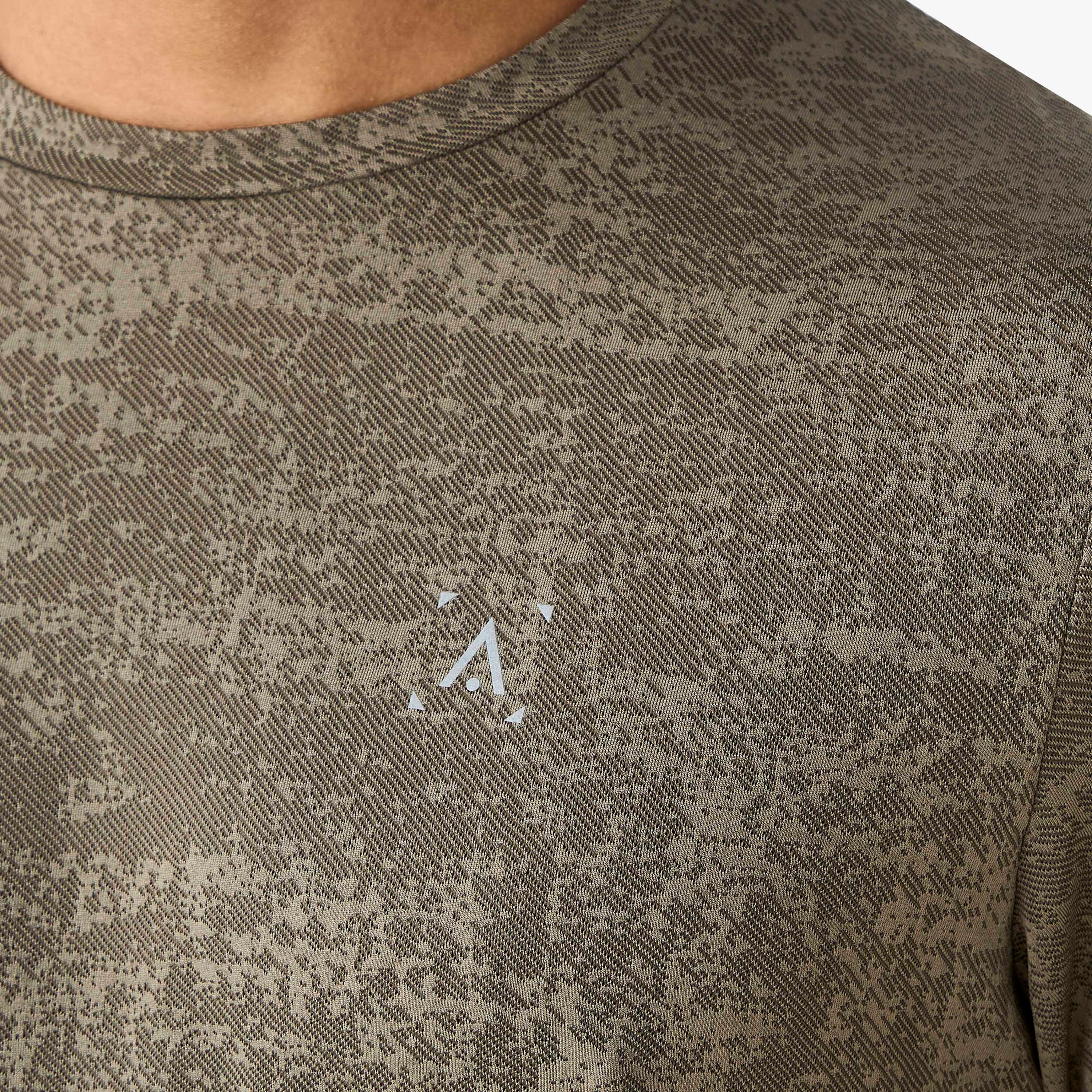 تيشيرت رياضي بارز الملمس للرجال-men-clothing-sportswearandactivewear-tshirtsandpolos-image-5