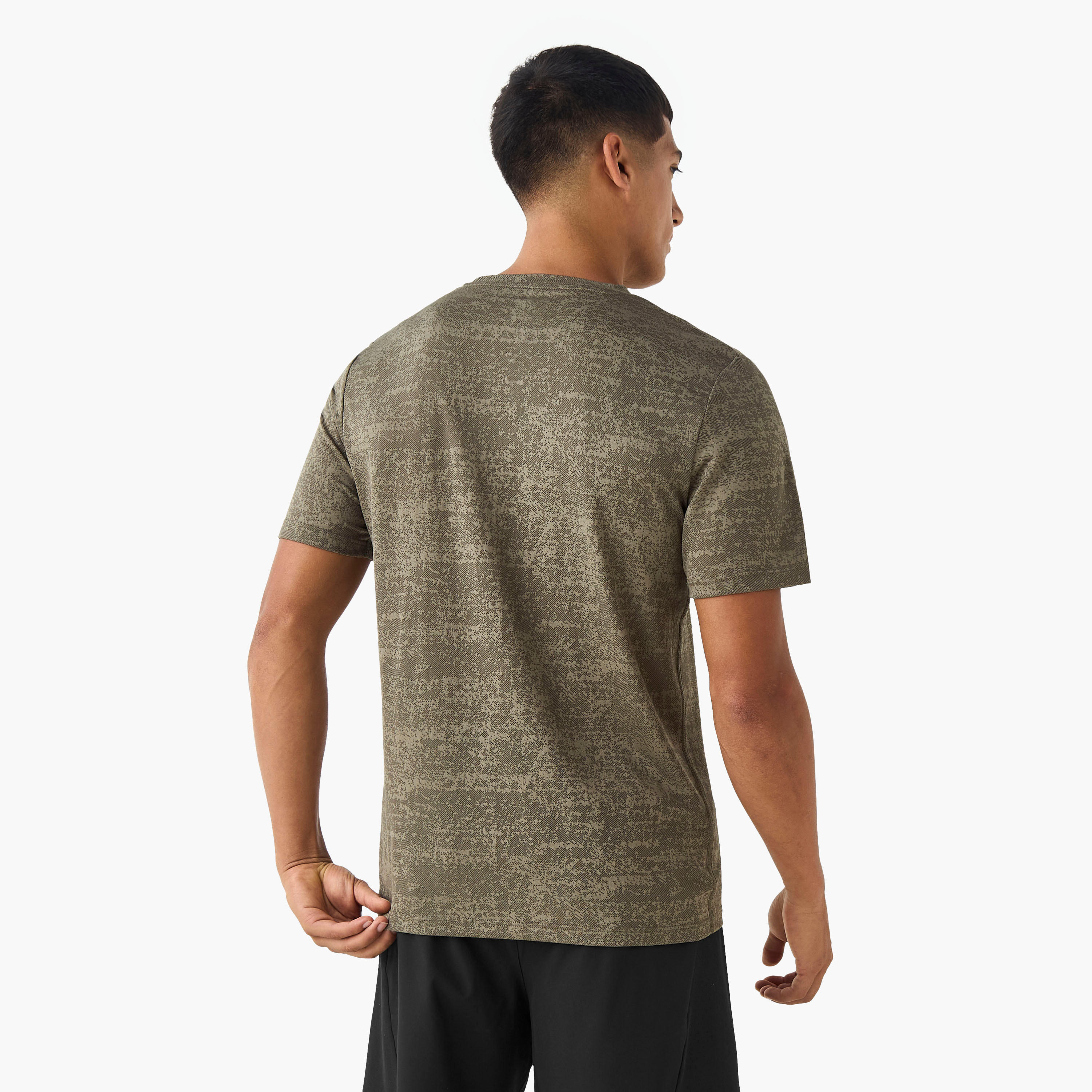 تيشيرت رياضي بارز الملمس للرجال-men-clothing-sportswearandactivewear-tshirtsandpolos-image-4