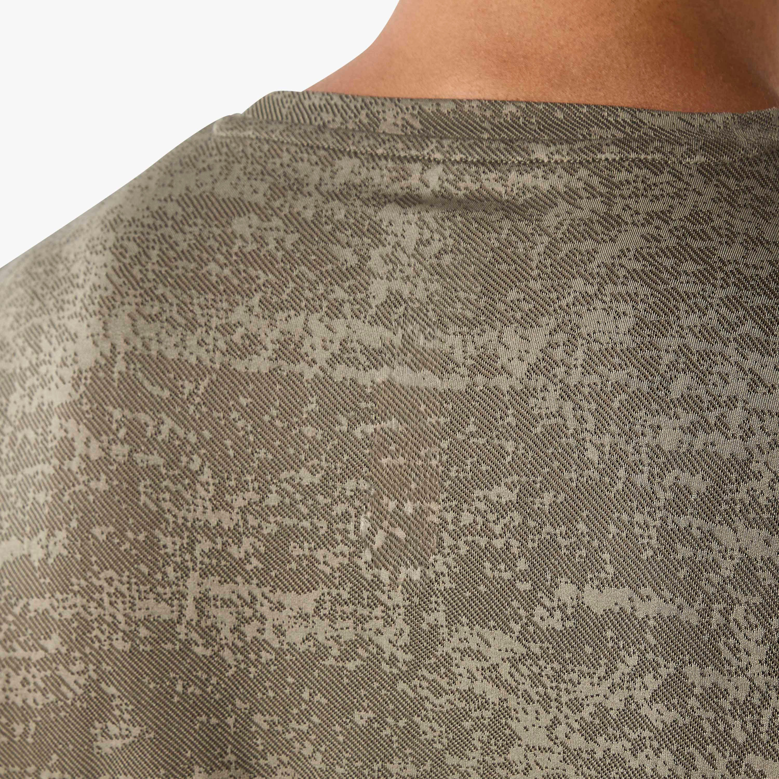 Men Textured Performance T-shirt-men-clothing-sportswearandactivewear-tshirtsandpolos-image-5