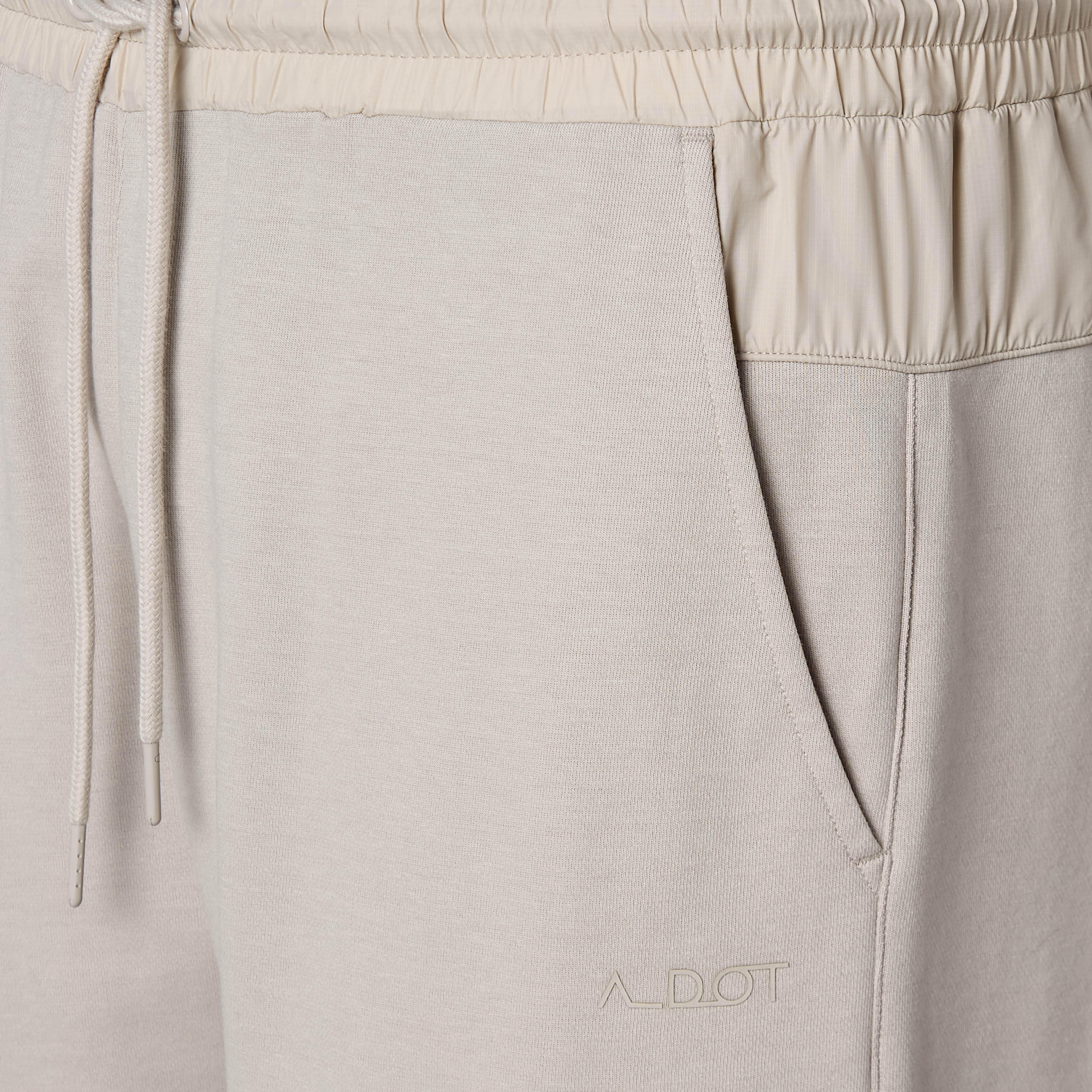 بنطلون رياضي رجالي بقصة عادية وجيوب-men-clothing-sportswearandactivewear-tracksuits-image-4