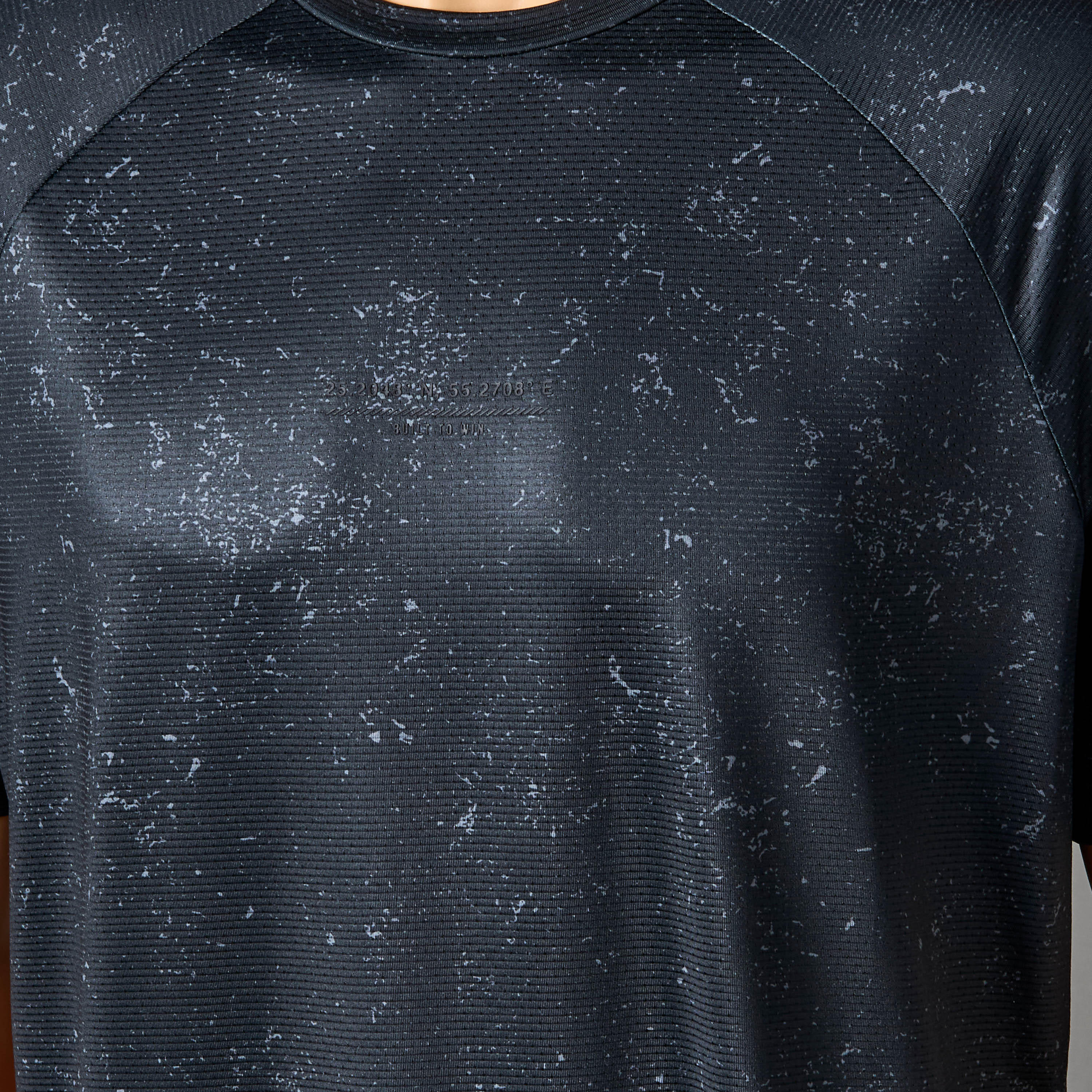 تيشيرت بأكمام مغايرة للرجال-men-clothing-sportswearandactivewear-tshirtsandpolos-image-3