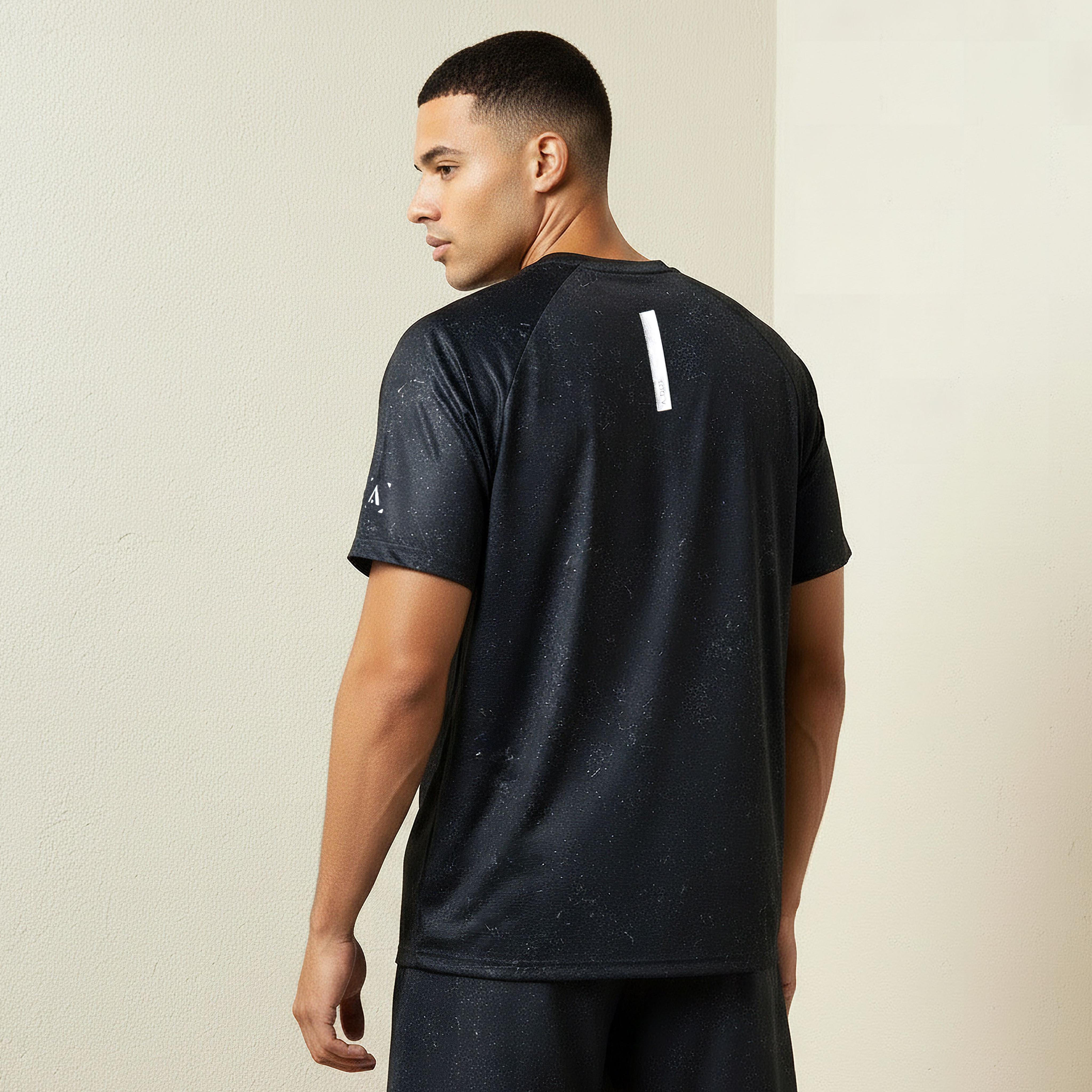 تيشيرت بأكمام مغايرة للرجال-men-clothing-sportswearandactivewear-tshirtsandpolos-image-1
