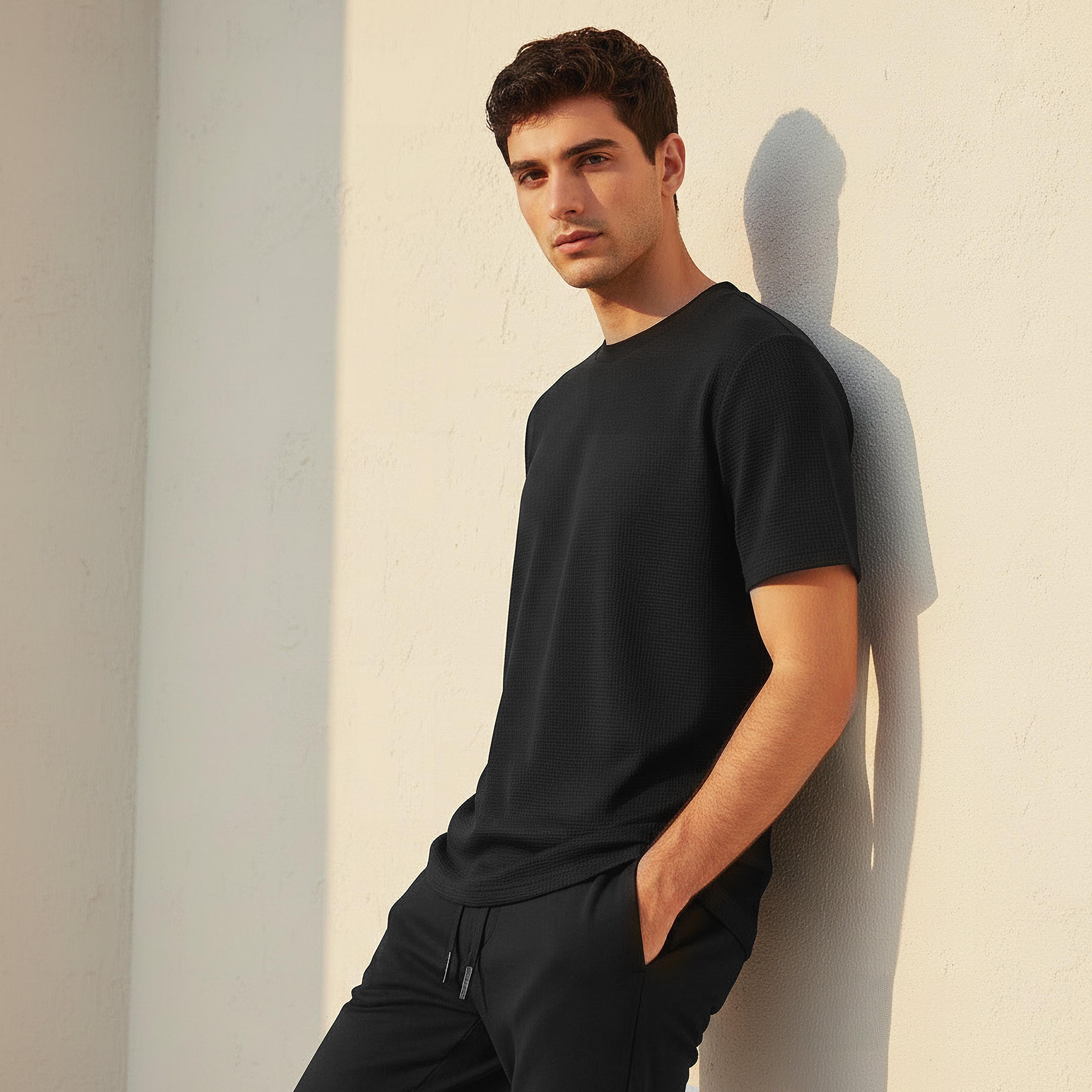 تيشيرت بنمط وافل بارز الملمس للرجال من لاف بانجولين-men-clothing-sportswearandactivewear-tshirtsandpolos-image-1