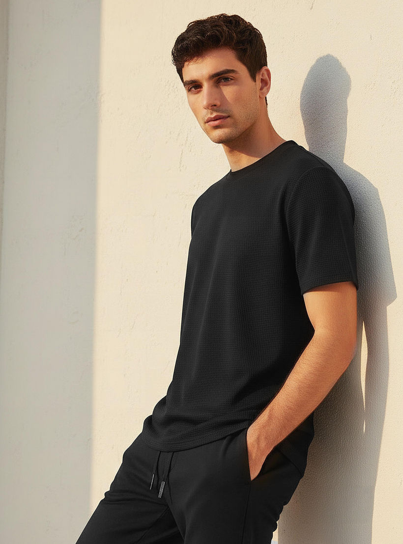 تيشيرت بنمط وافل بارز الملمس للرجال من لاف بانجولين-men-clothing-sportswearandactivewear-tshirtsandpolos-image-1