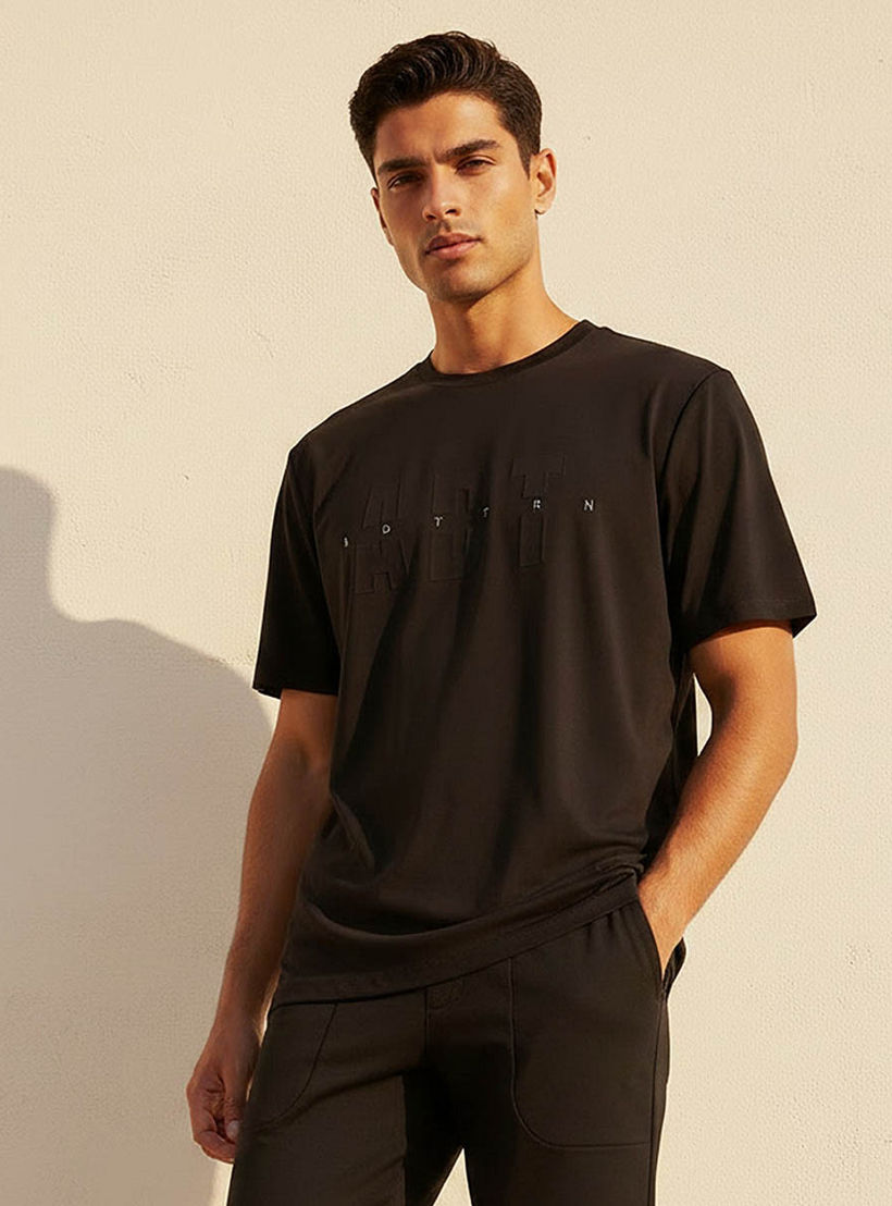 Men Embossed Detail 2 Way Stretch T-shirt-men-clothing-sportswearandactivewear-tshirtsandpolos-image-1